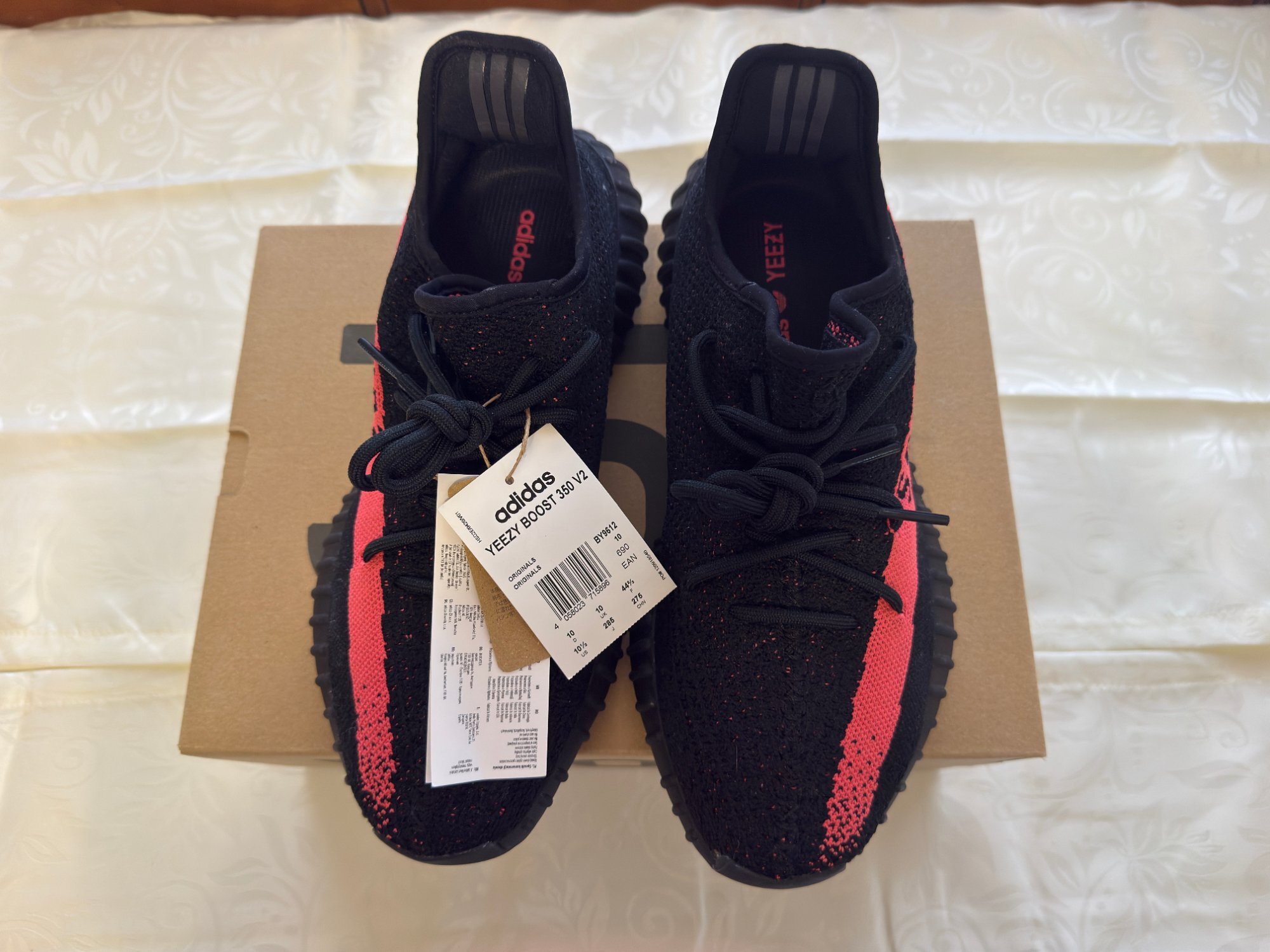 Yeezy Boost 350 V2 'Red' photo 3