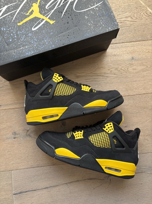 Air Jordan 4 'Thunder' (2023)