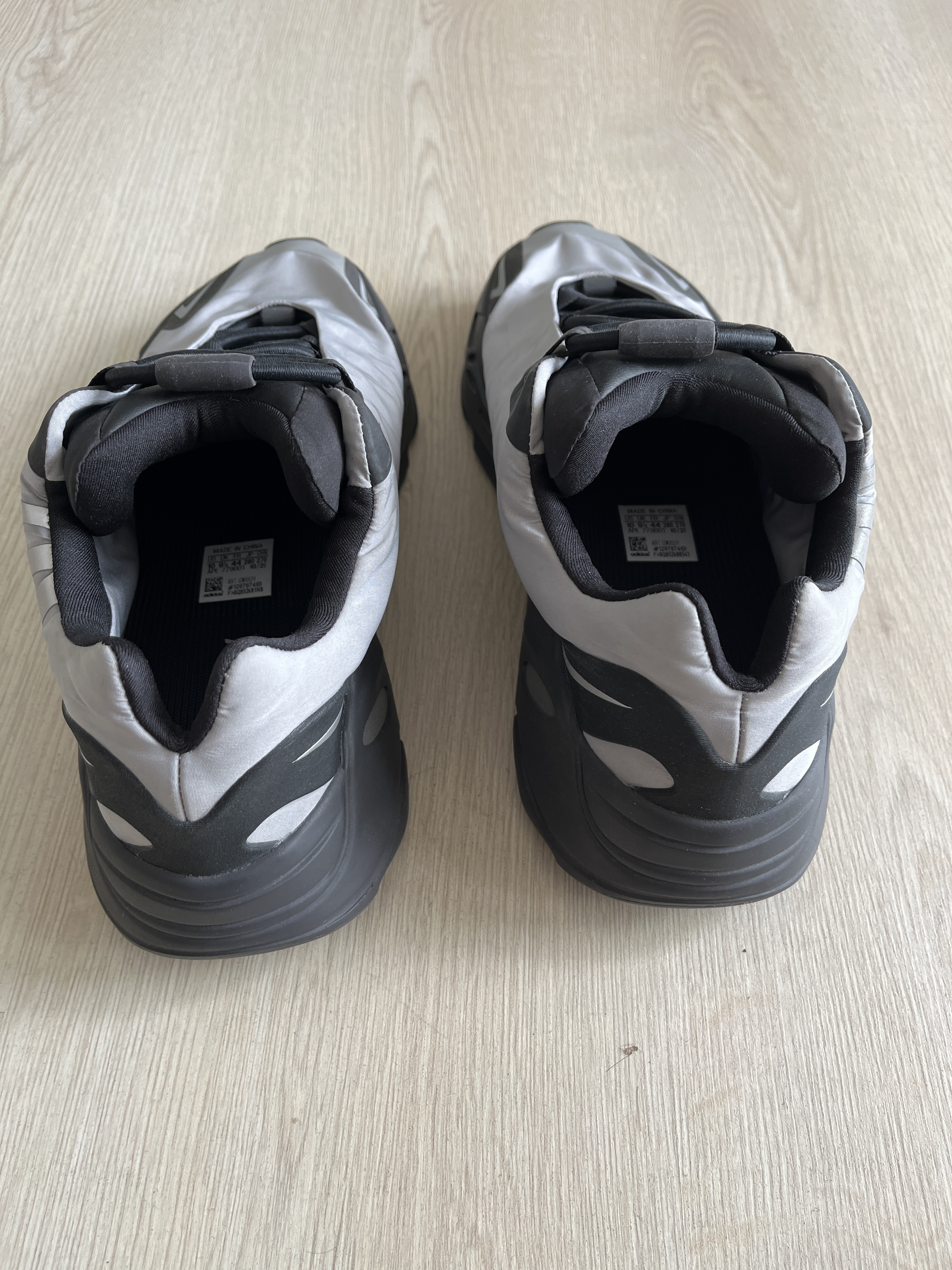 Yeezy Boost 700 MNVN 'Metallic' photo 4
