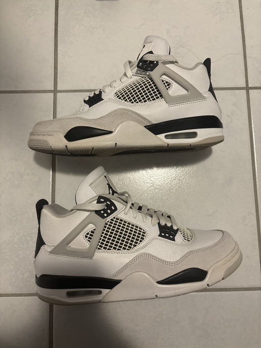 Air Jordan 4 'Military Black' (2022)