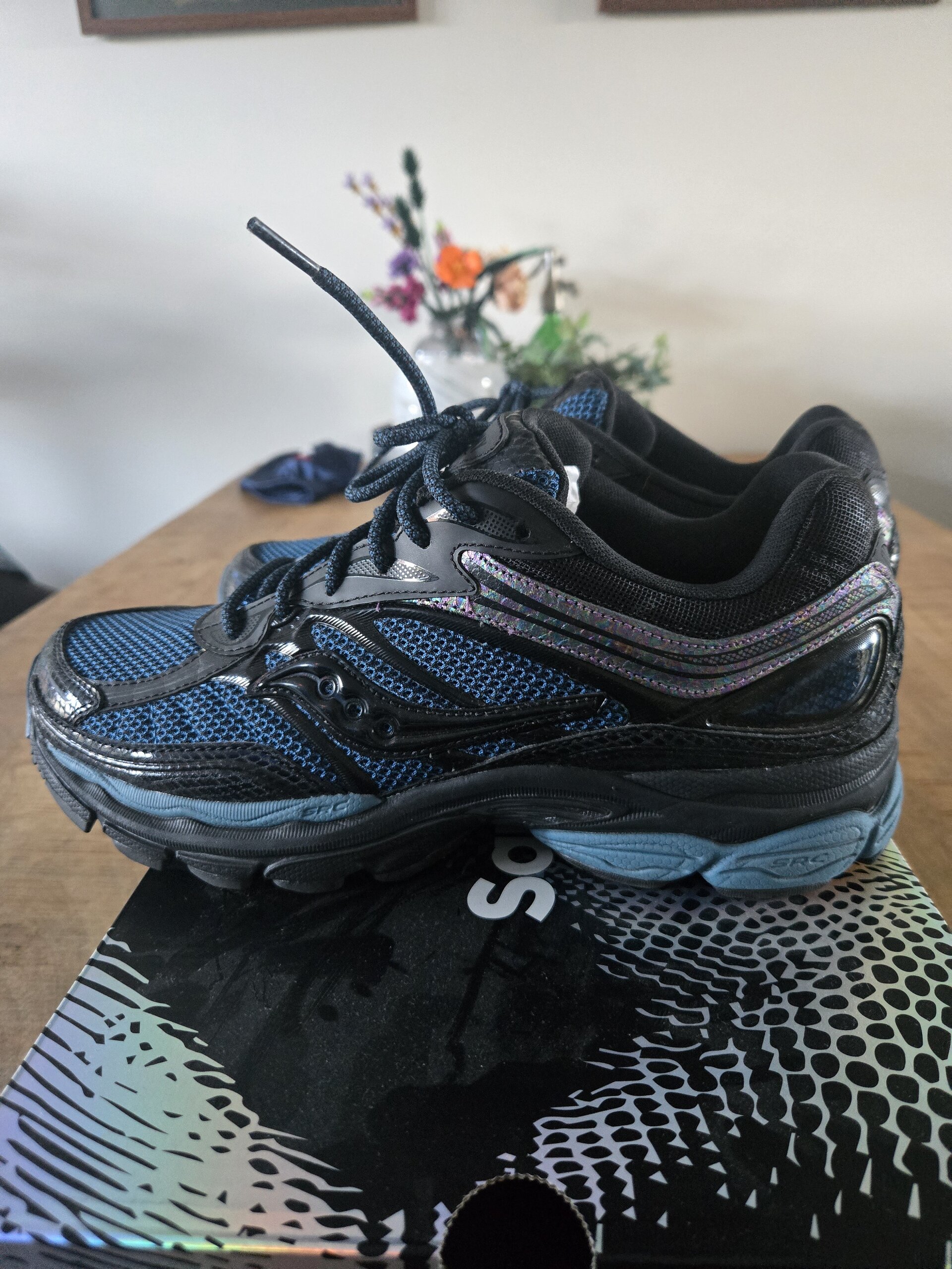 Saucony Progrid OMNI 9 'Black Glow' (2025) photo 1