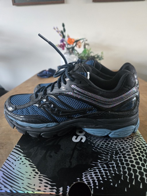 Saucony Progrid OMNI 9 'Black Glow' (2025)