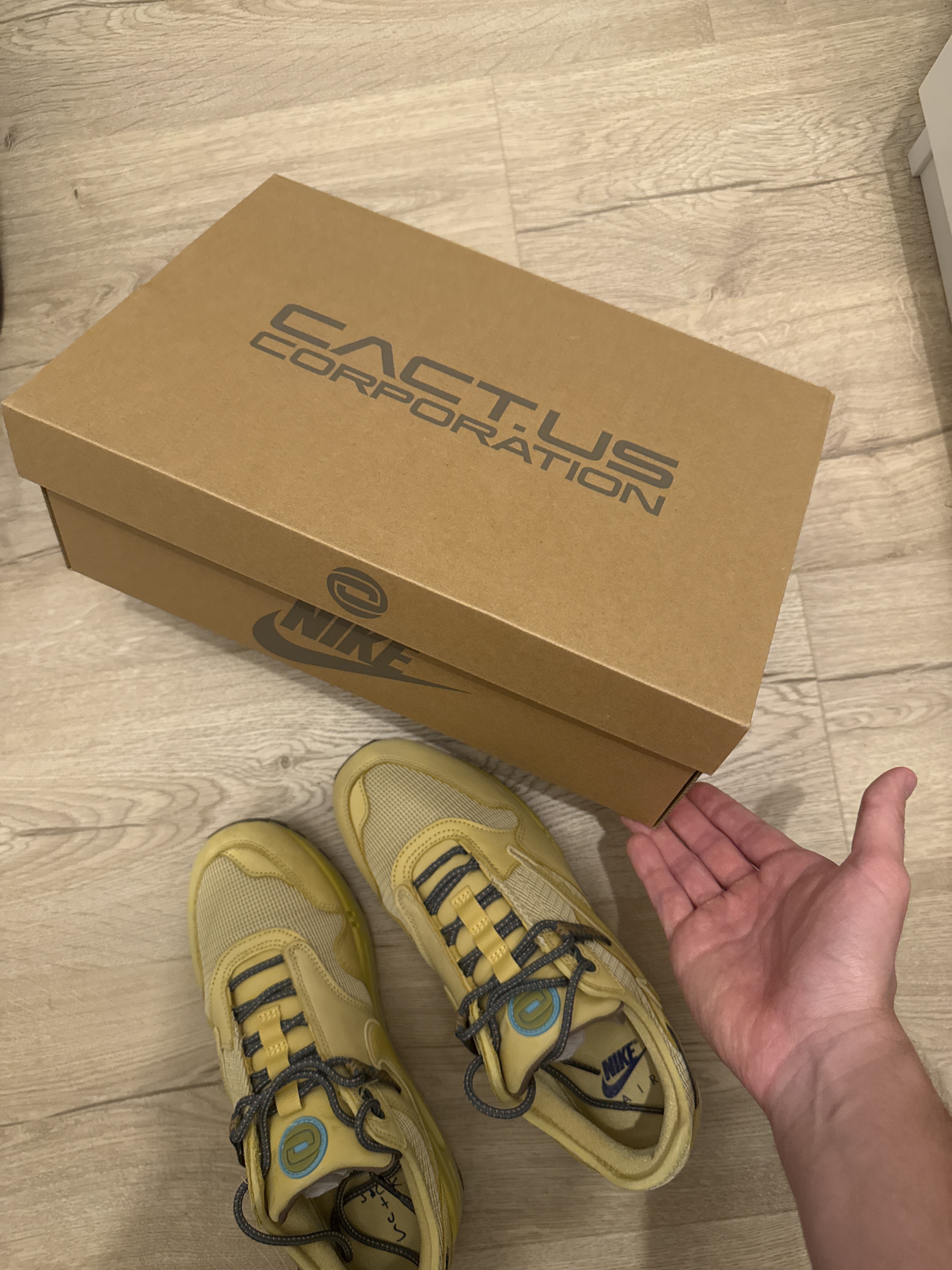 Nike x Travis Scott Cactus Jack Air Max 1 'Saturn Gold' (2022) photo 7