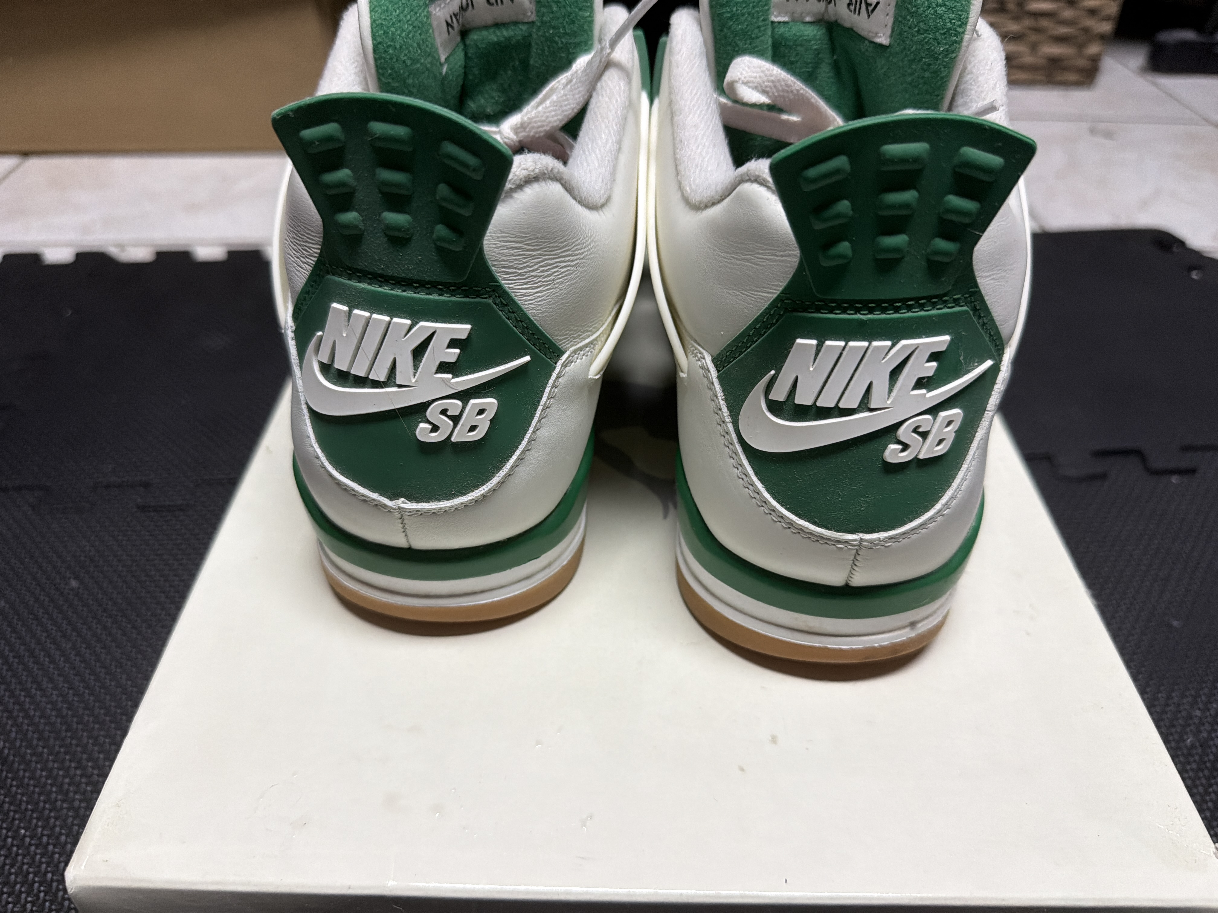 Air Jordan x Nike SB 4 'Pine Green' (2023) photo 4