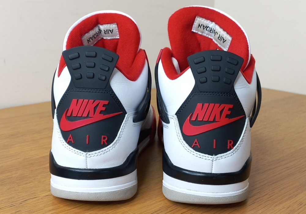 Air Jordan 4 Retro 'Fire Red' (2020) photo 4