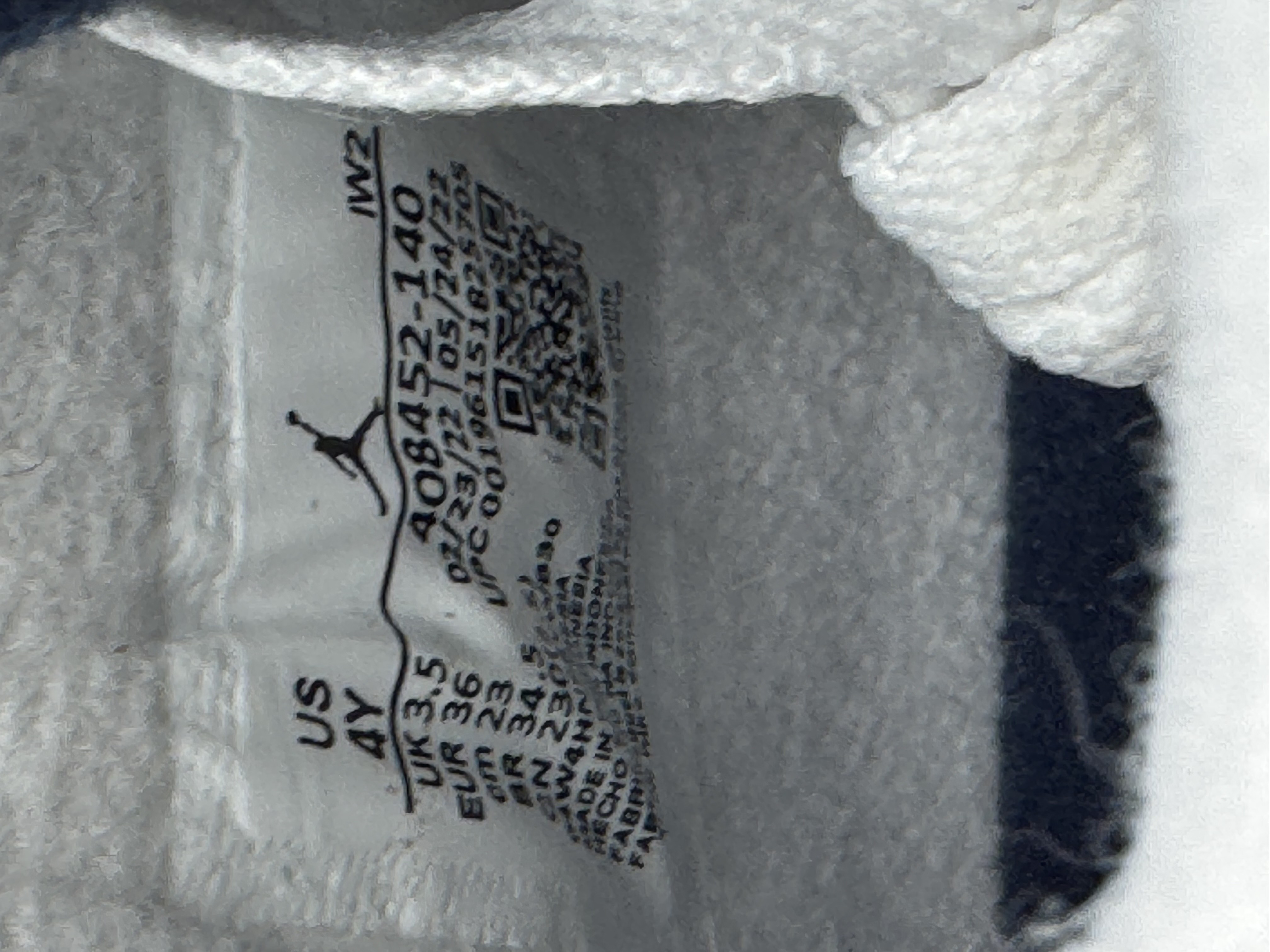 Air Jordan 4 Retro GS 'Midnight Navy' (2022) photo 2