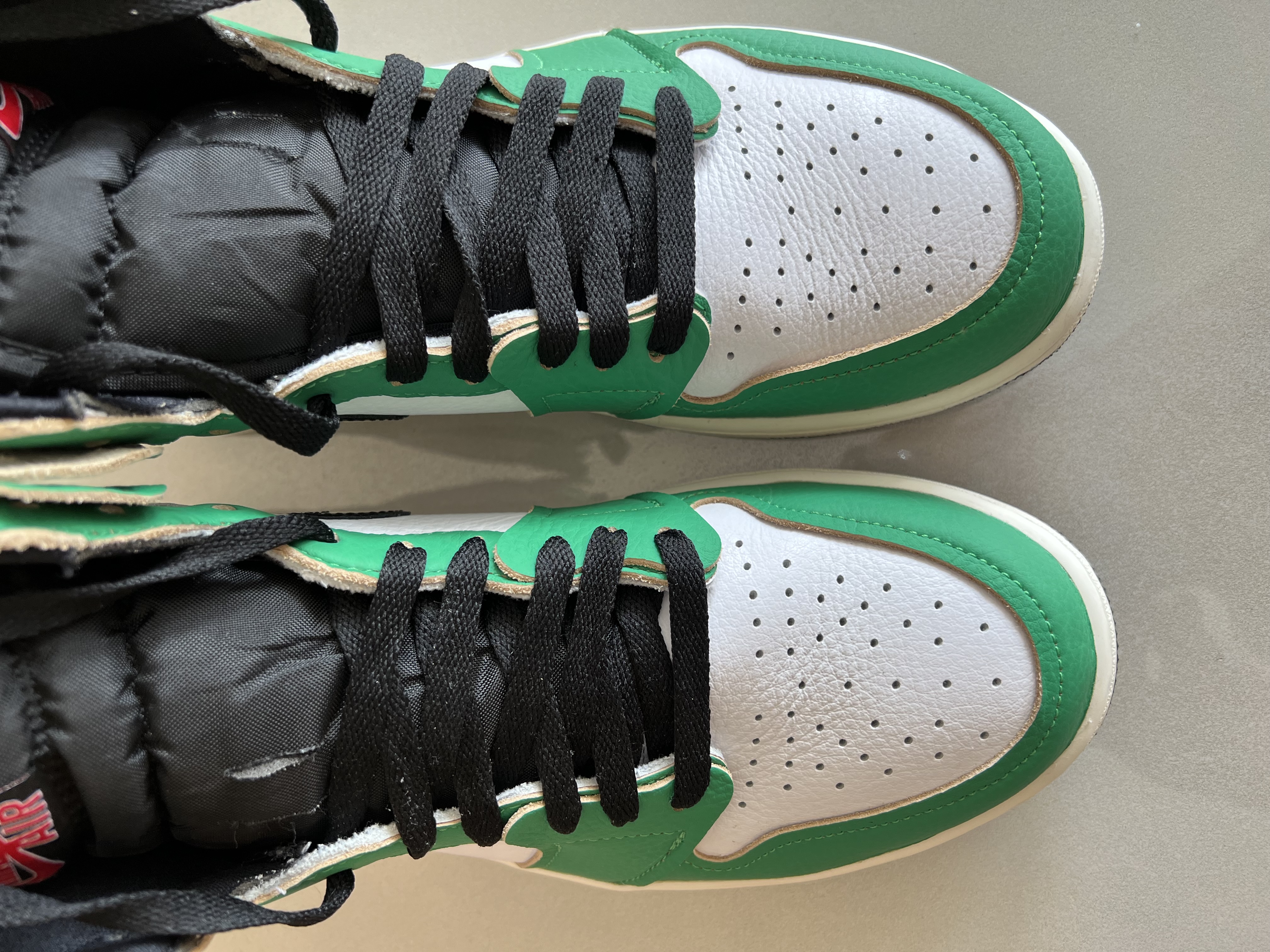 Air Jordan 1 High OG WMNS 'Lucky Green' (2020) photo 3