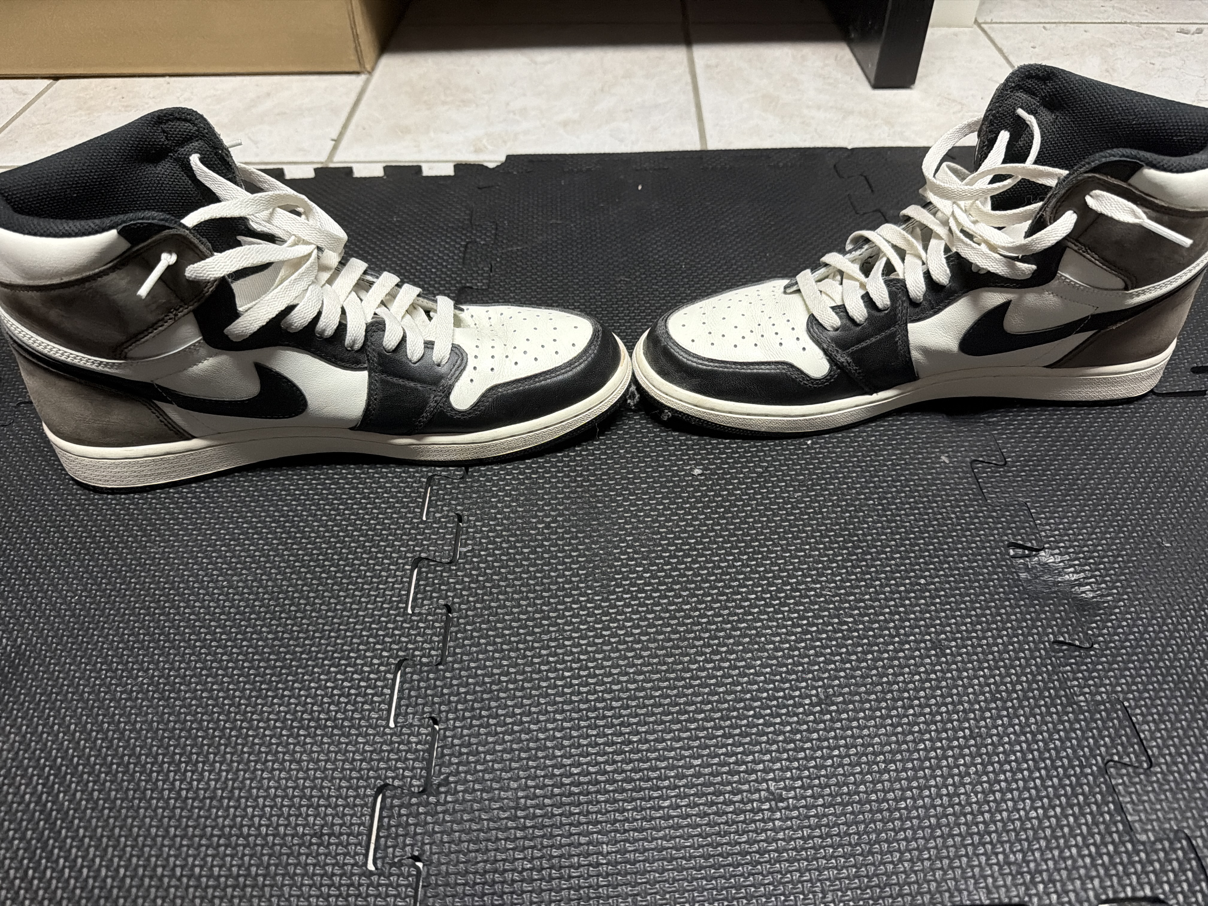 Air Jordan 1 Retro High OG 'Dark Mocha' (2020) photo 2