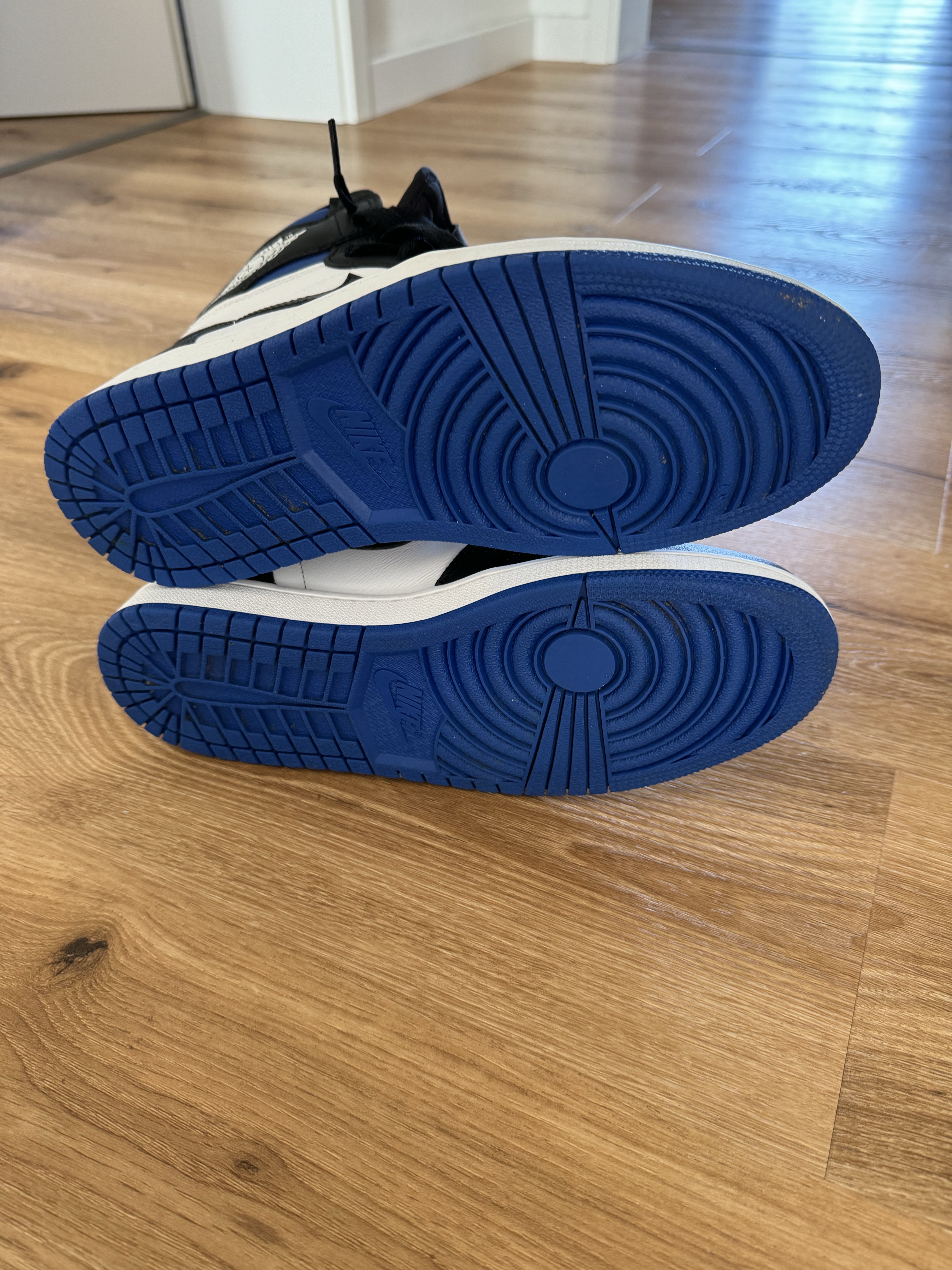 Air Jordan 1 Retro High 'Royal Toe' (2020) photo 5