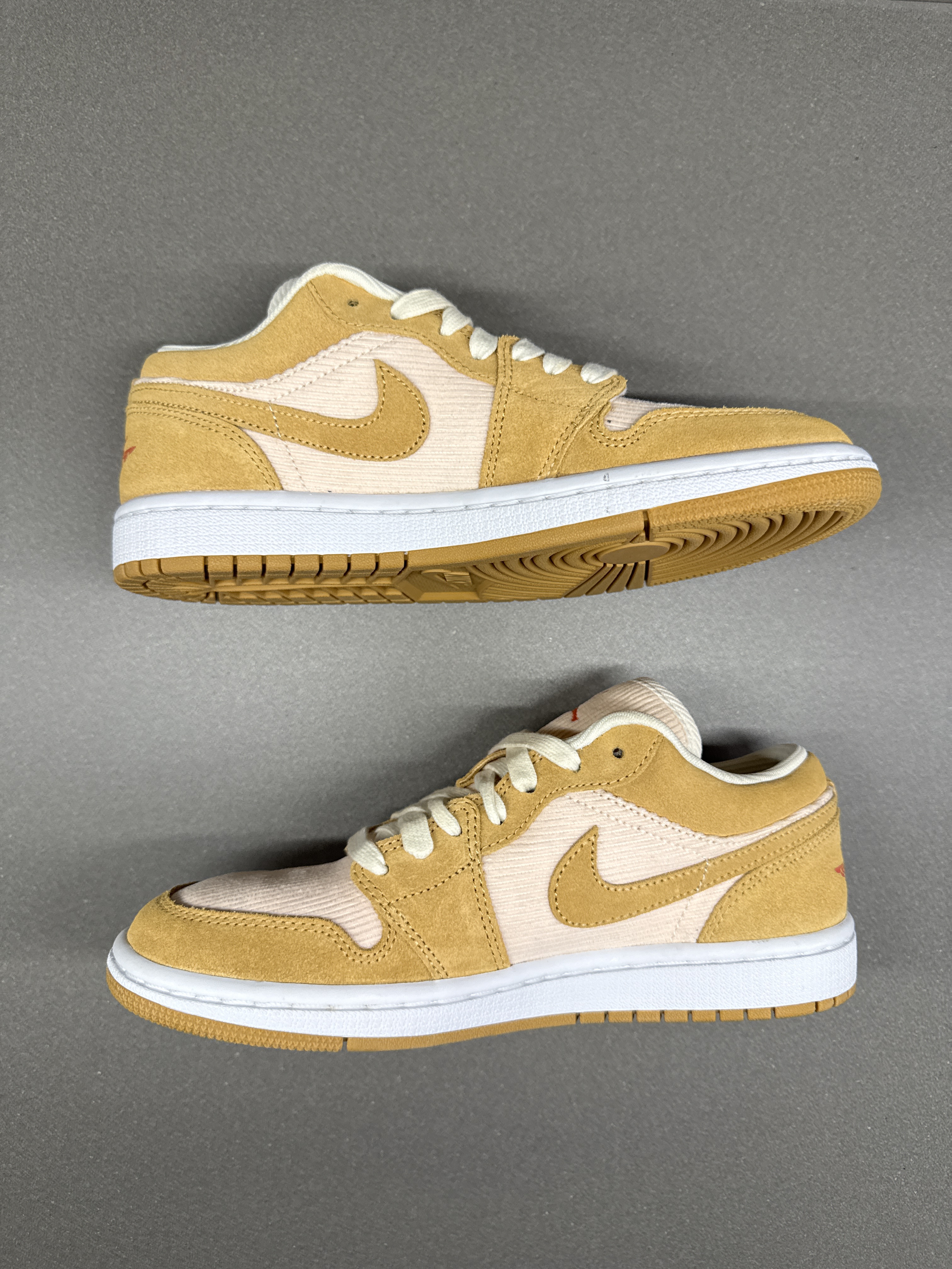 Air Jordan WMNS 1 Low Corduroy (2021) photo 2