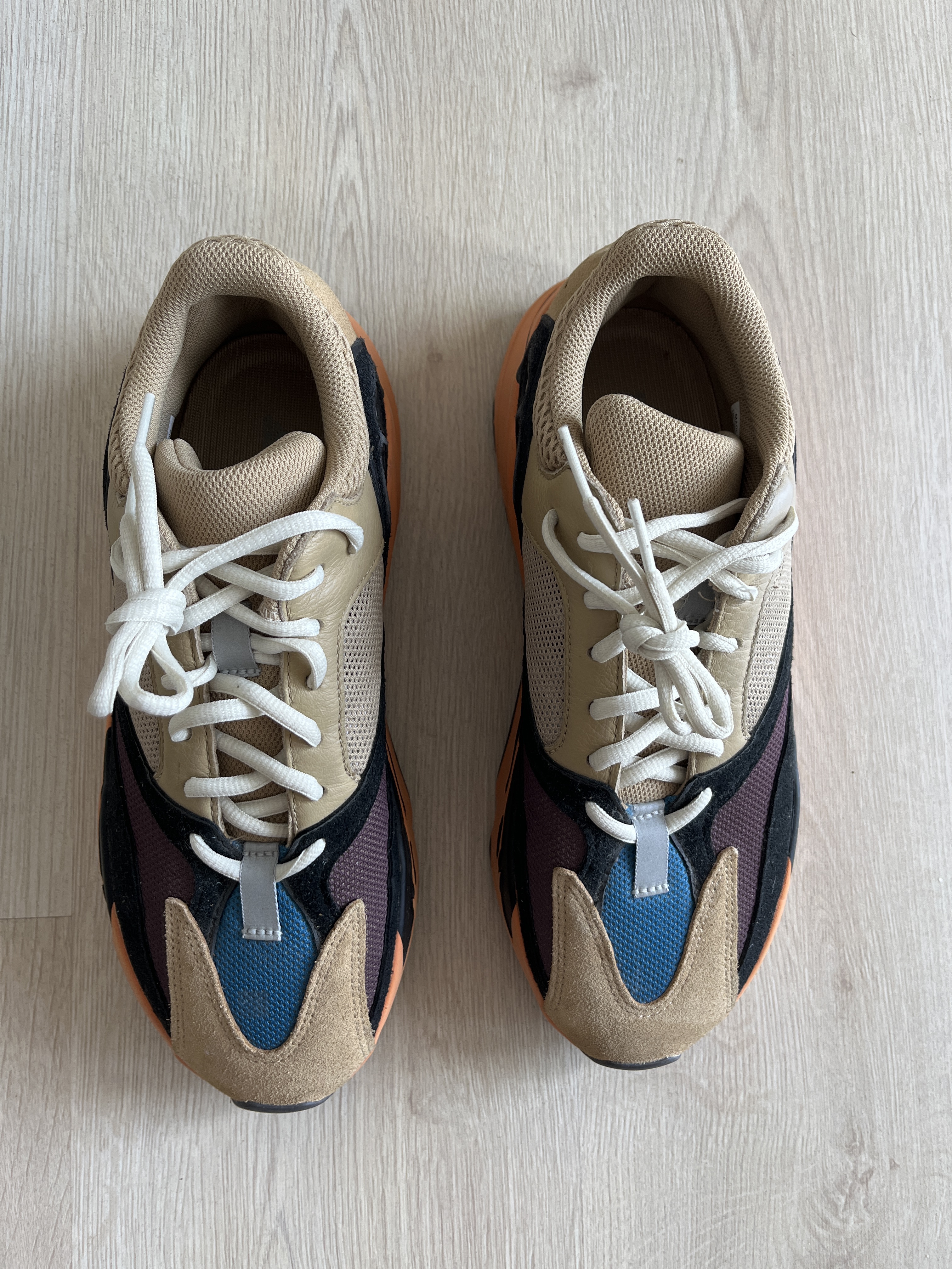 Yeezy Boost 700 'Enflame Amber' (2021) photo 3