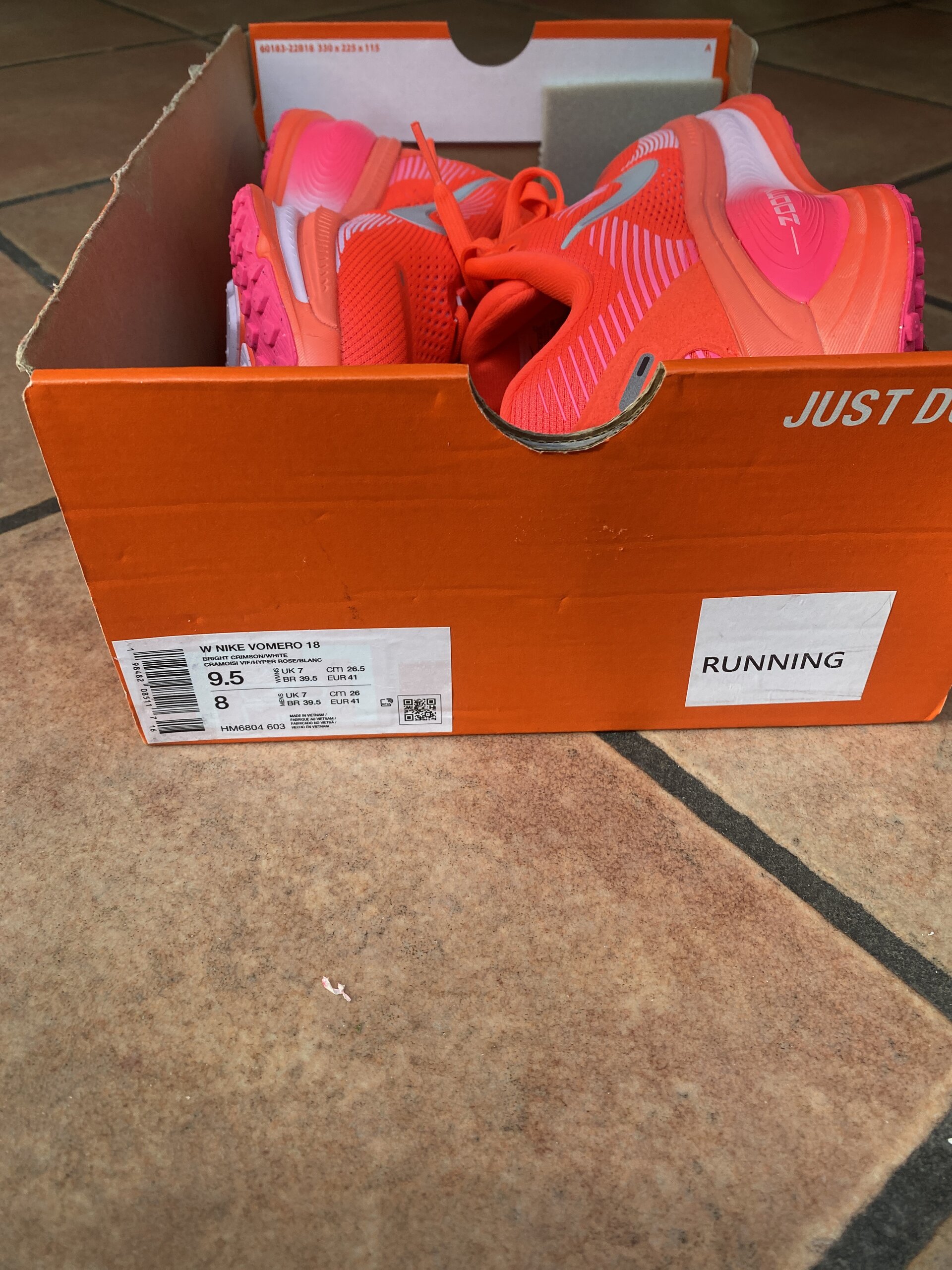 Nike Vomero 18 'Bright Crimson' (2025) photo 8