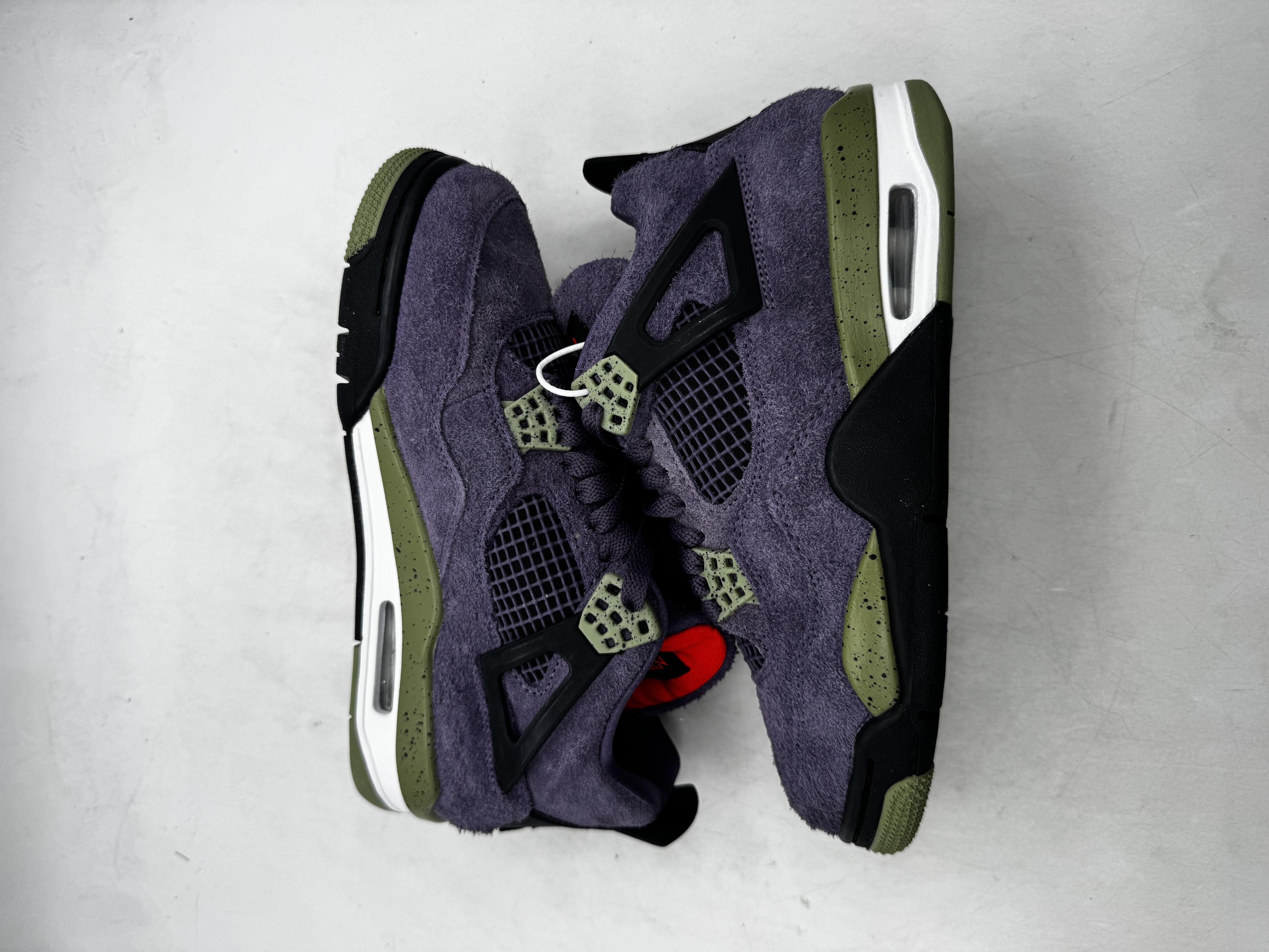 Air Jordan 4 WMNS 'Canyon Purple' (2022) photo 2