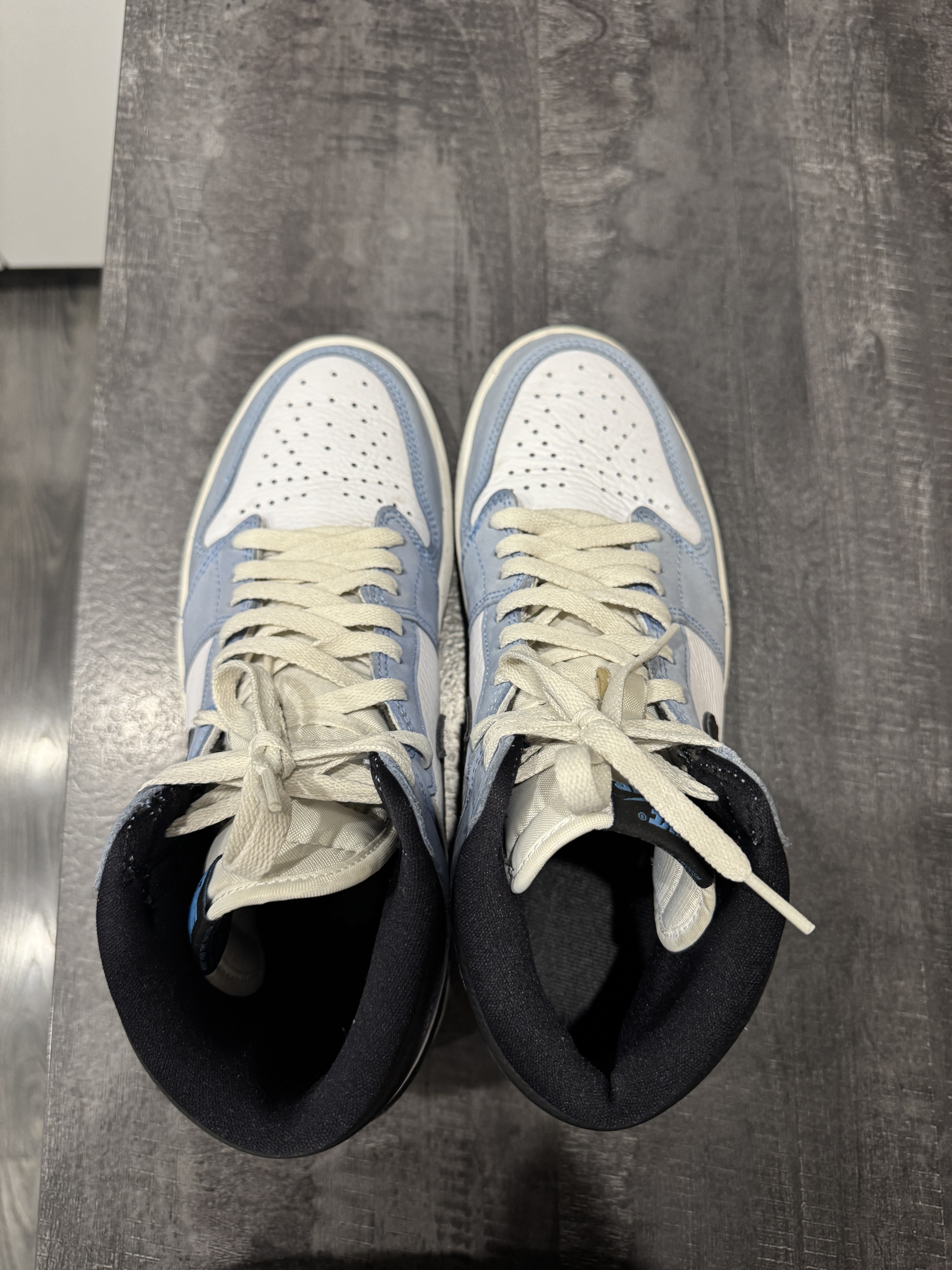 Air Jordan 1 Retro High 'White University Blue' (2021) photo 3
