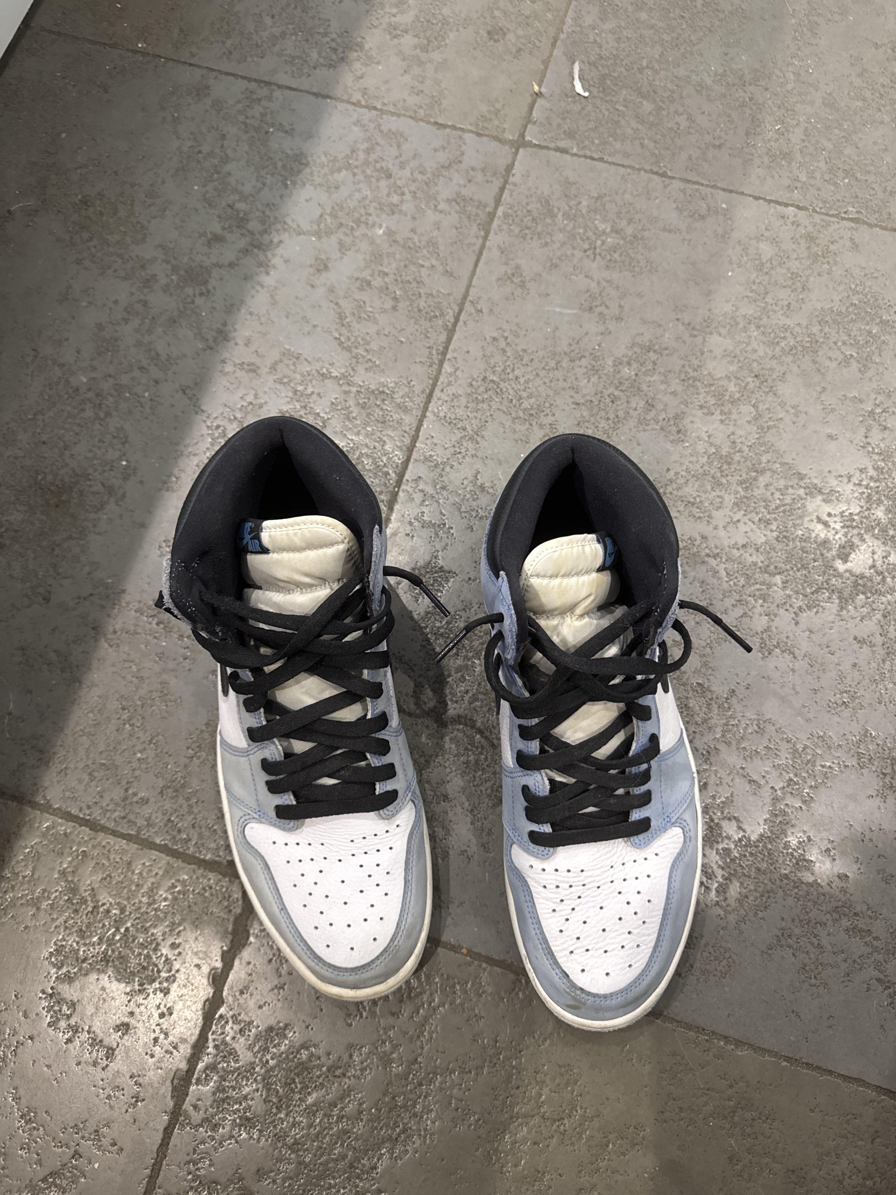 Air Jordan 1 Retro High 'White University Blue' (2021) photo 3