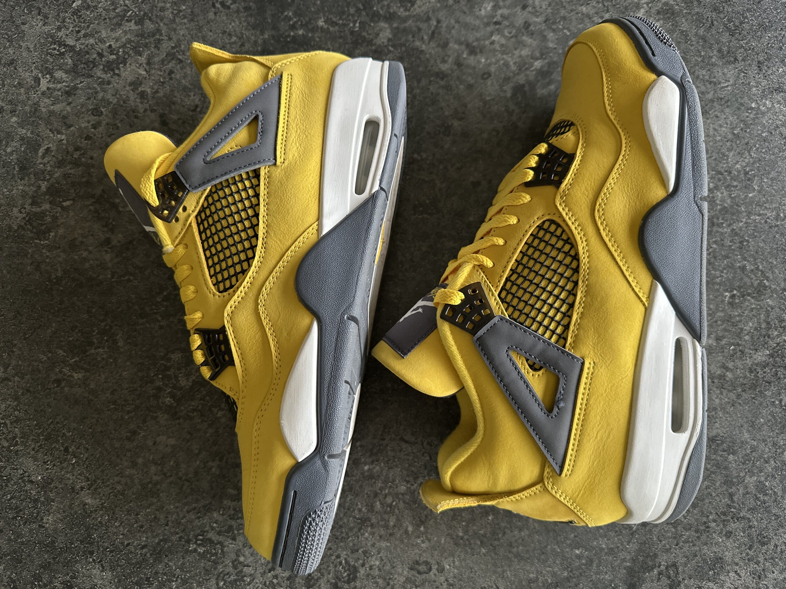 Air Jordan 4 Retro 'Lightning' (2021) photo 1