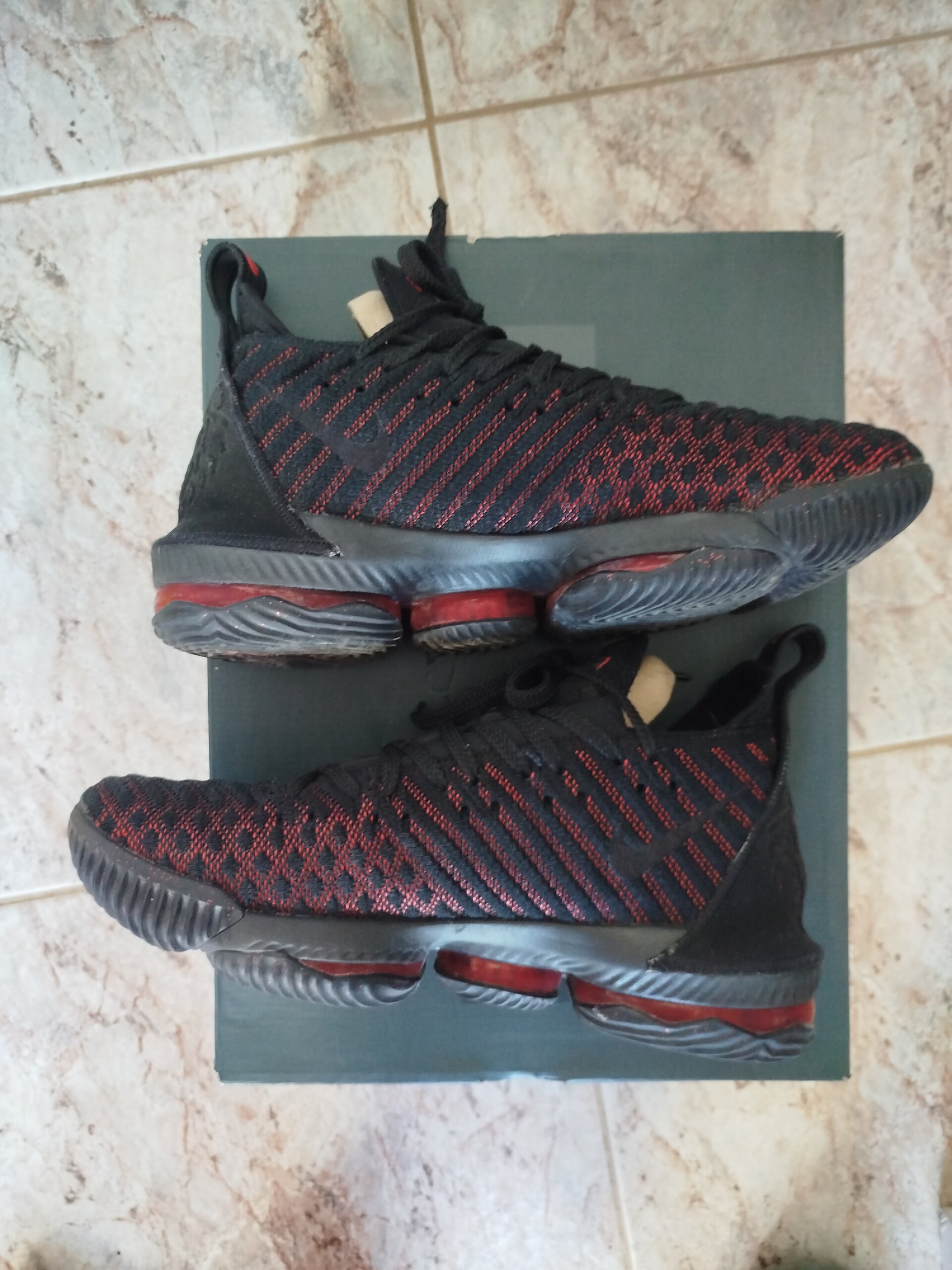 Nike LeBron XVI 16 'Fresh Bred' (2018) photo 2