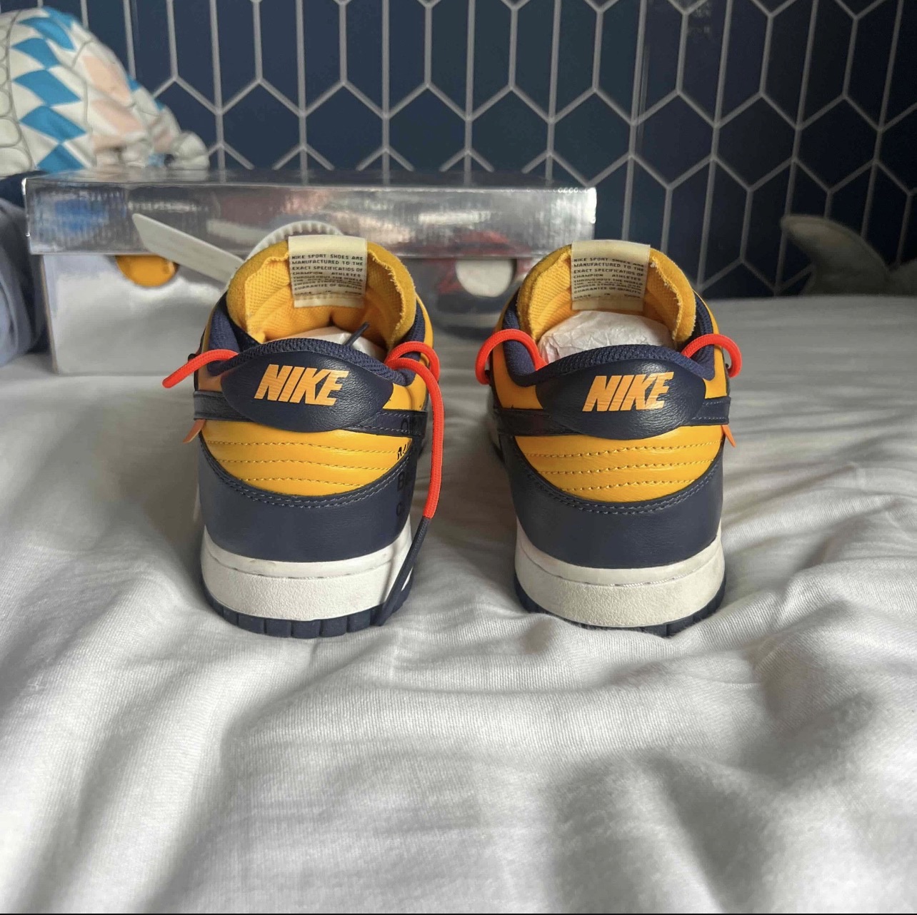 Nike x Off White Dunk Low 'University Gold' (2019) photo 4