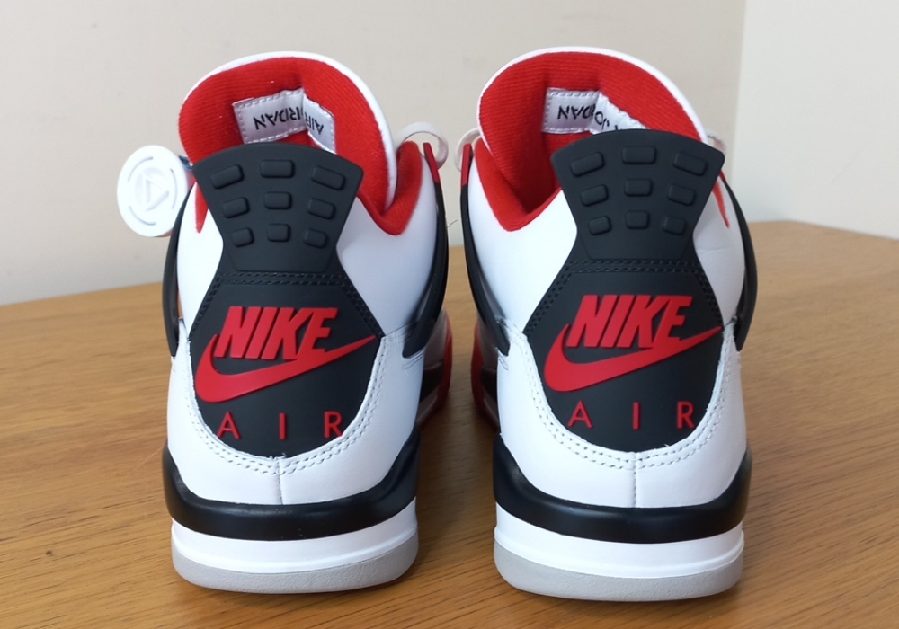 Air Jordan 4 Retro 'Fire Red' (2020) photo 4