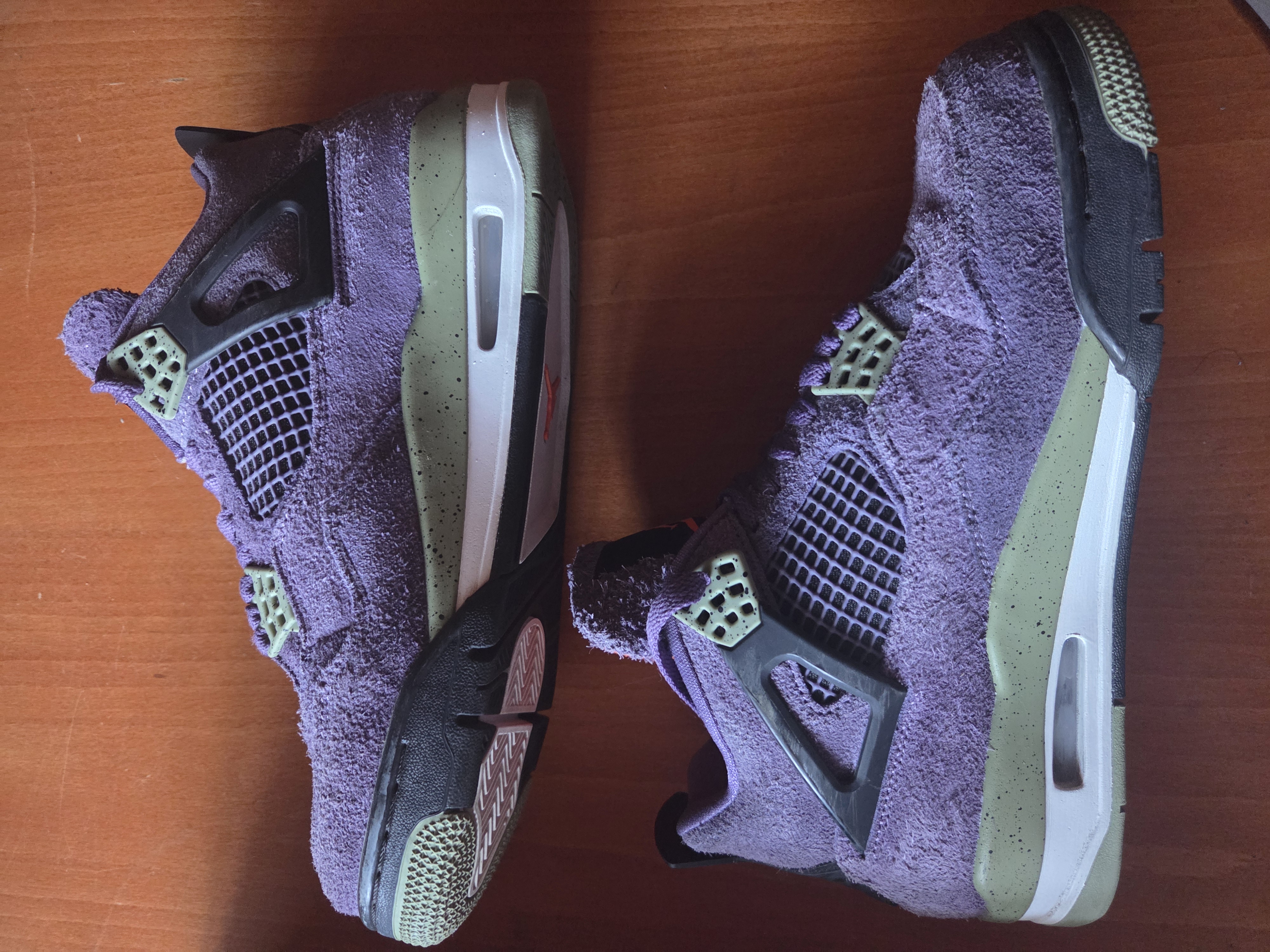 Air Jordan 4 WMNS 'Canyon Purple' (2022) photo 2