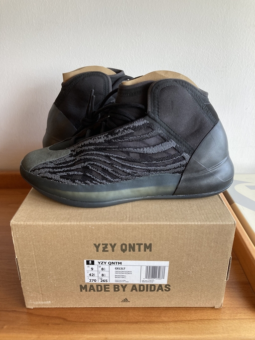 Yeezy QNTM Onyx (2021)