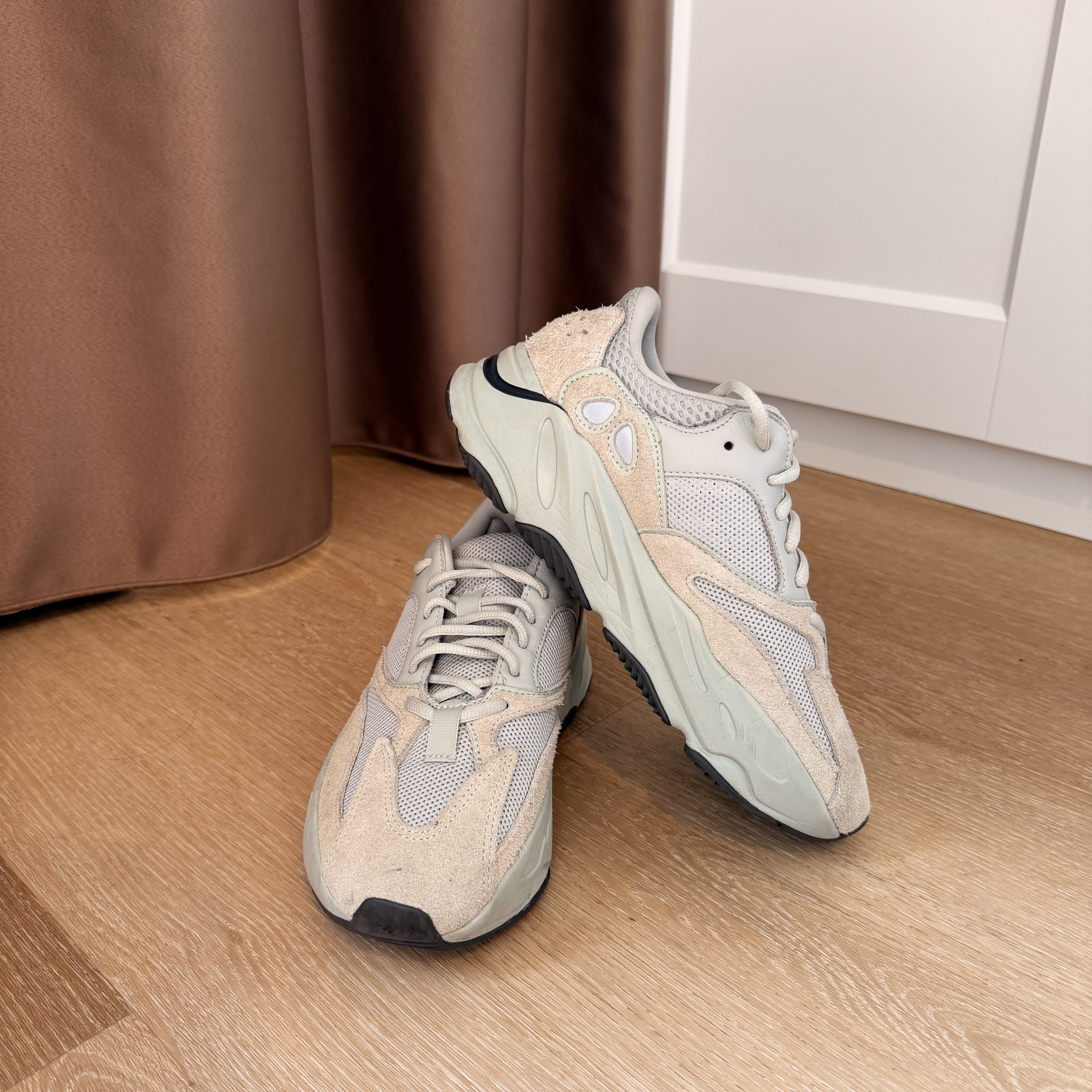 Yeezy 700 'Salt' photo 2