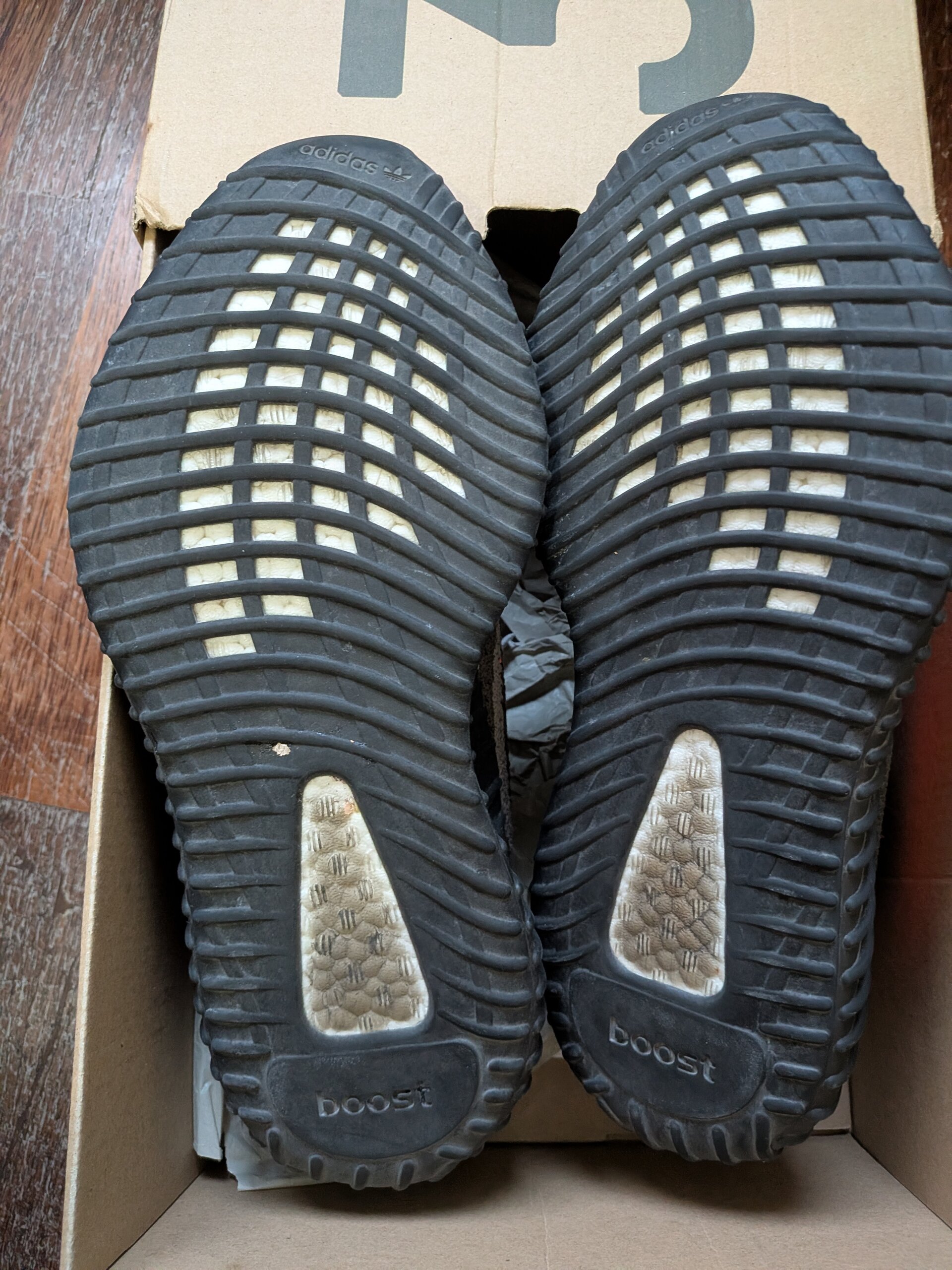 Yeezy Boost 350 V2 'Carbon Beluga' photo 4