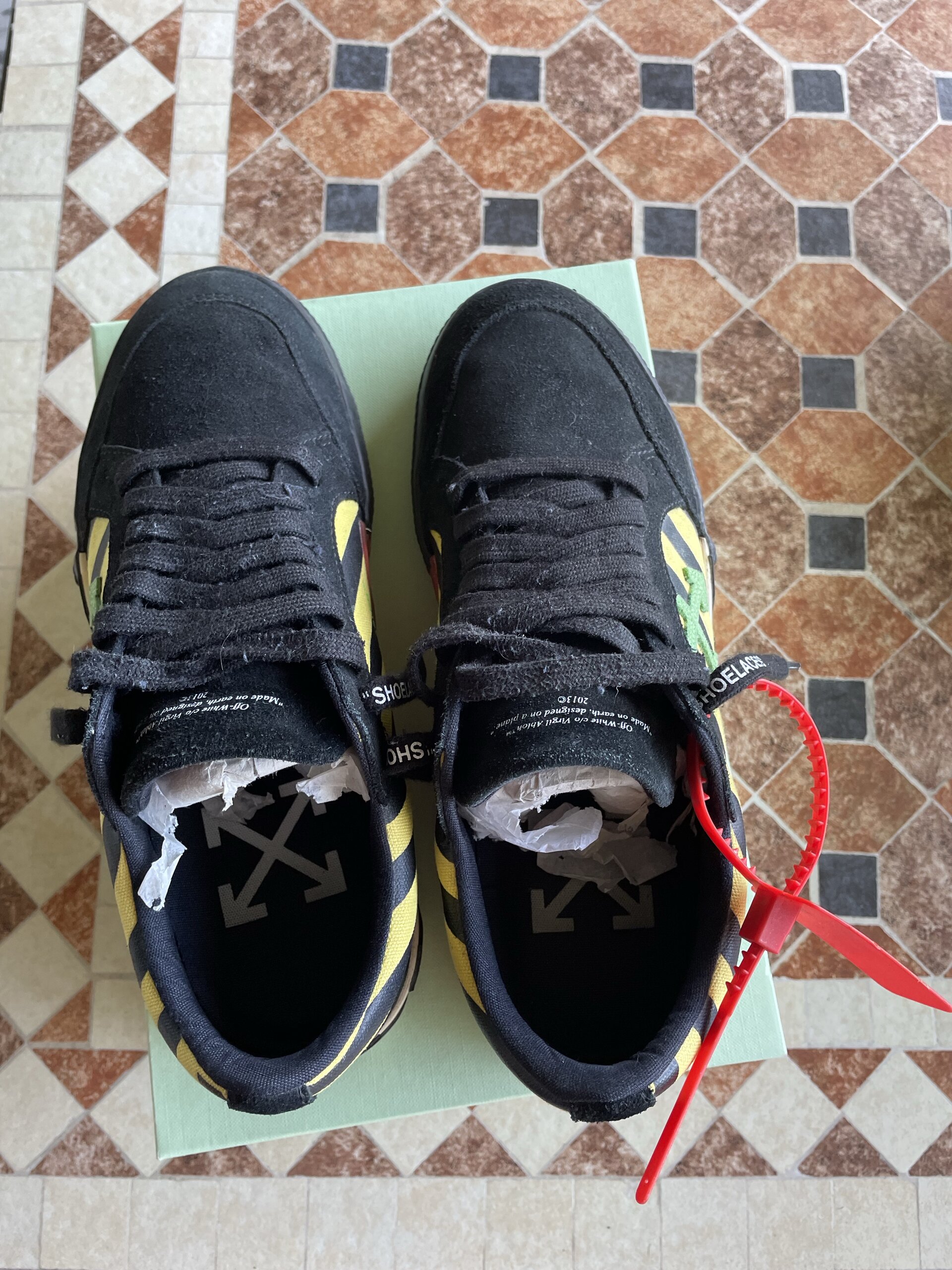 Off White Vulc Arrow Low Top Sneakers Black Yellow Green (2019) photo 6