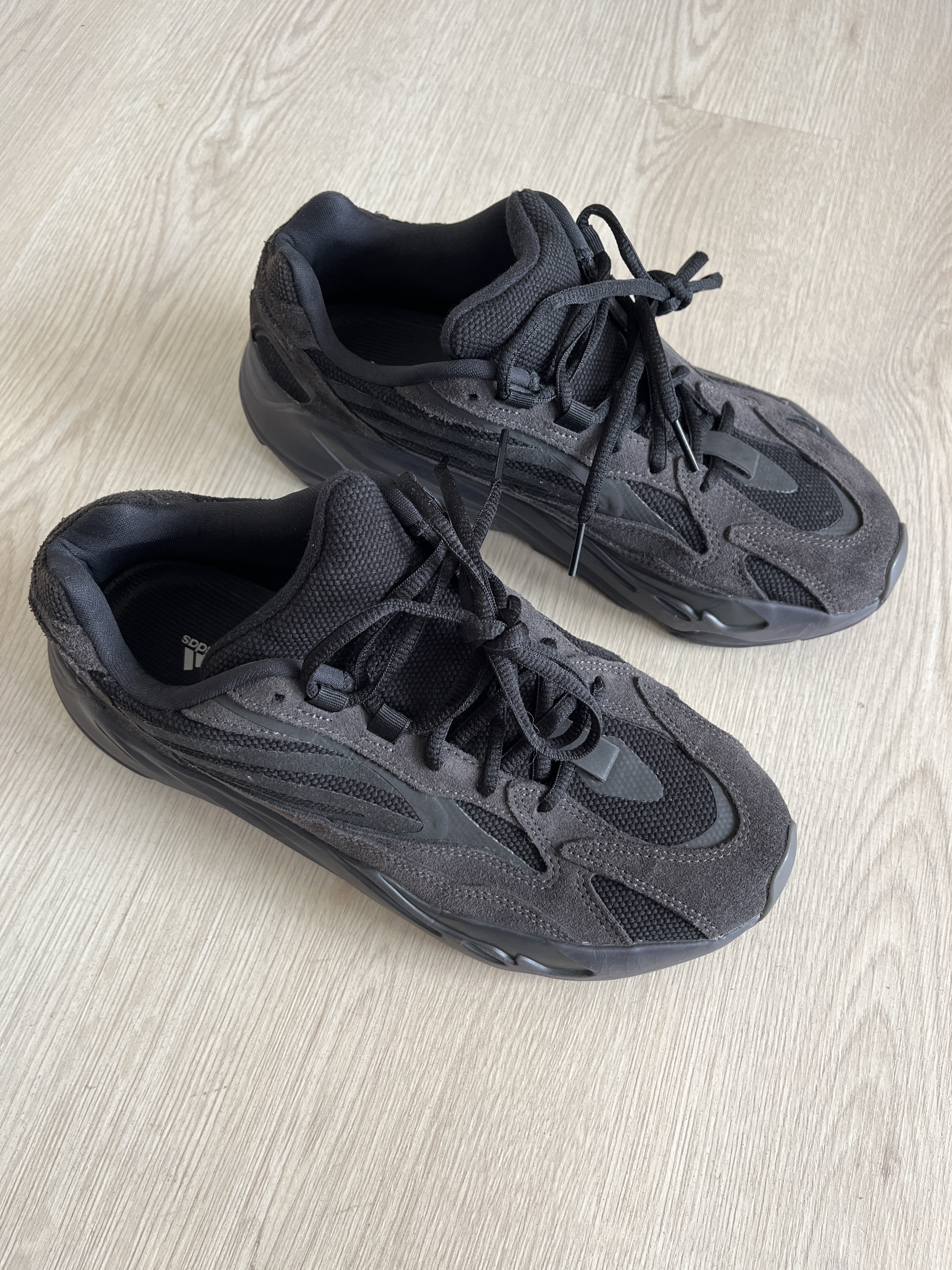 Yeezy Boost 700 V2 'Vanta' (2019) photo 7