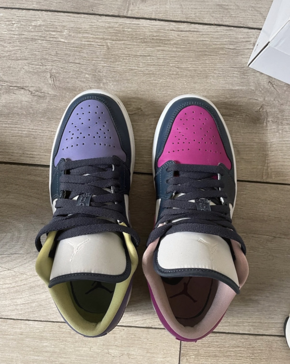 Air Jordan 1 Low WMNS 'Purple Magenta' (2021) photo 3