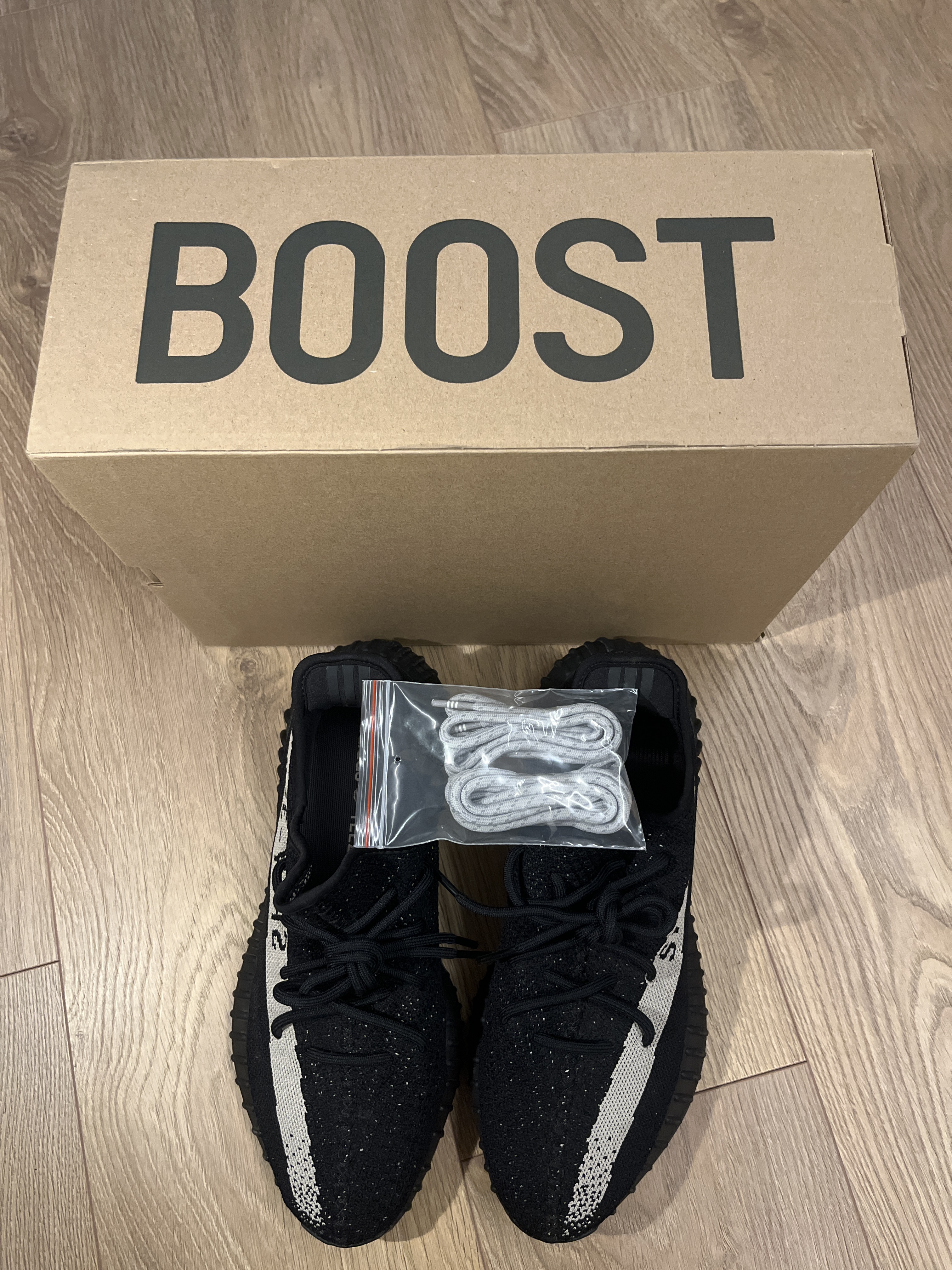 Yeezy Boost 350 V2 'Oreo' photo 6