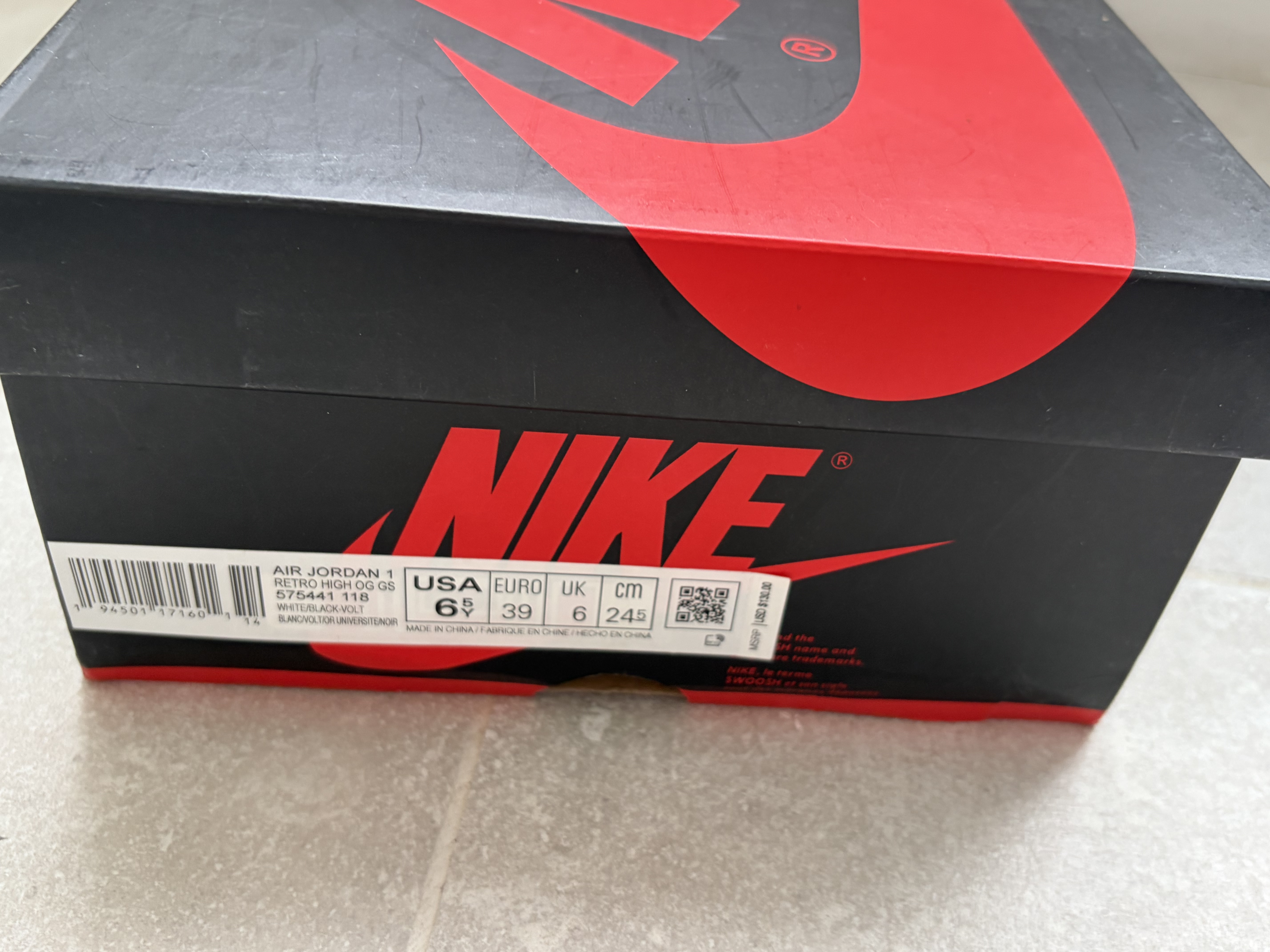 Air Jordan 1 Retro High GS 'Volt University Gold' (2021) photo 7