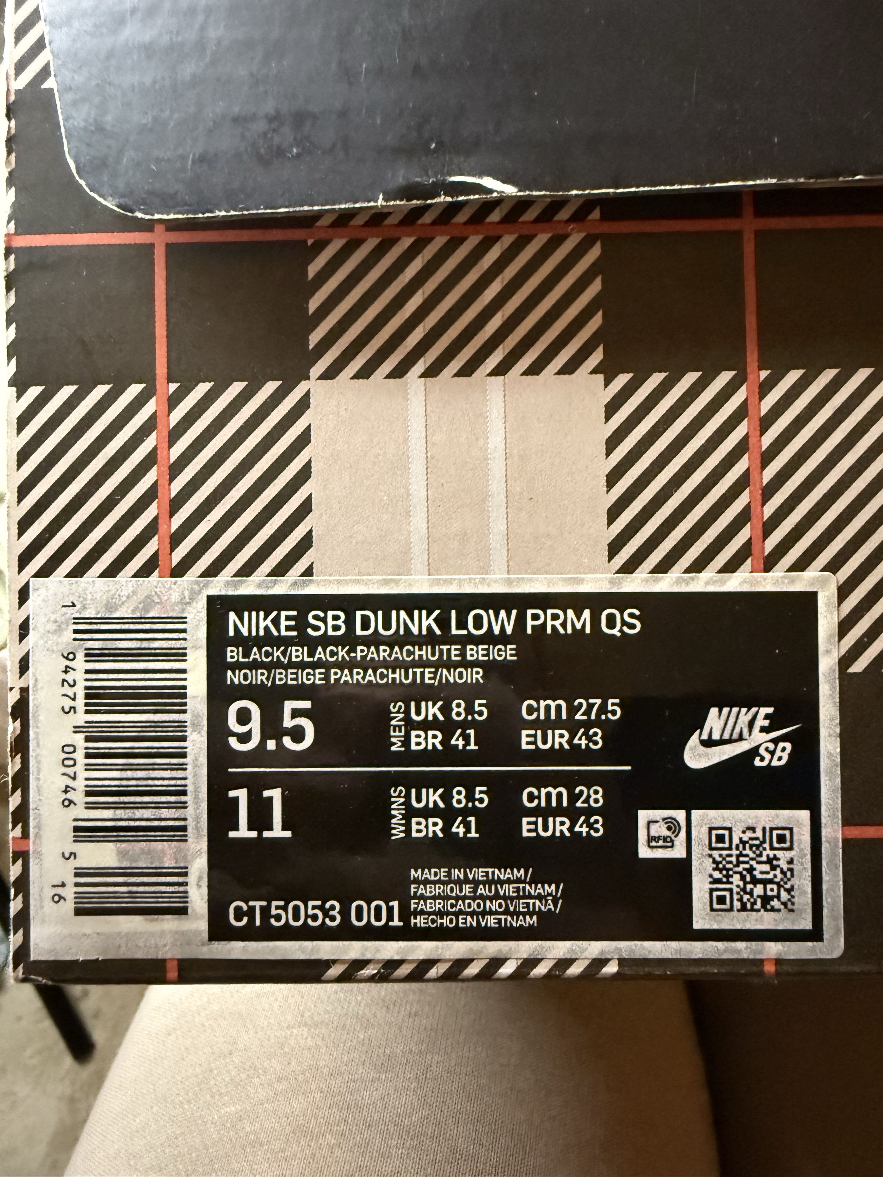 Nike SB x Travis Scott Dunk Low 'Cactus Jack' (Special Box) (2020) photo 4