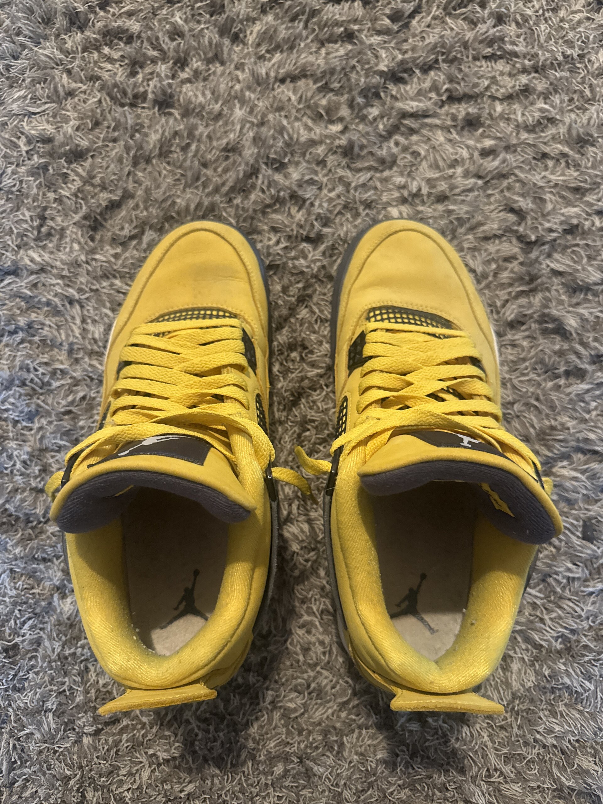 Air Jordan 4 Retro 'Lightning' (2021) photo 3