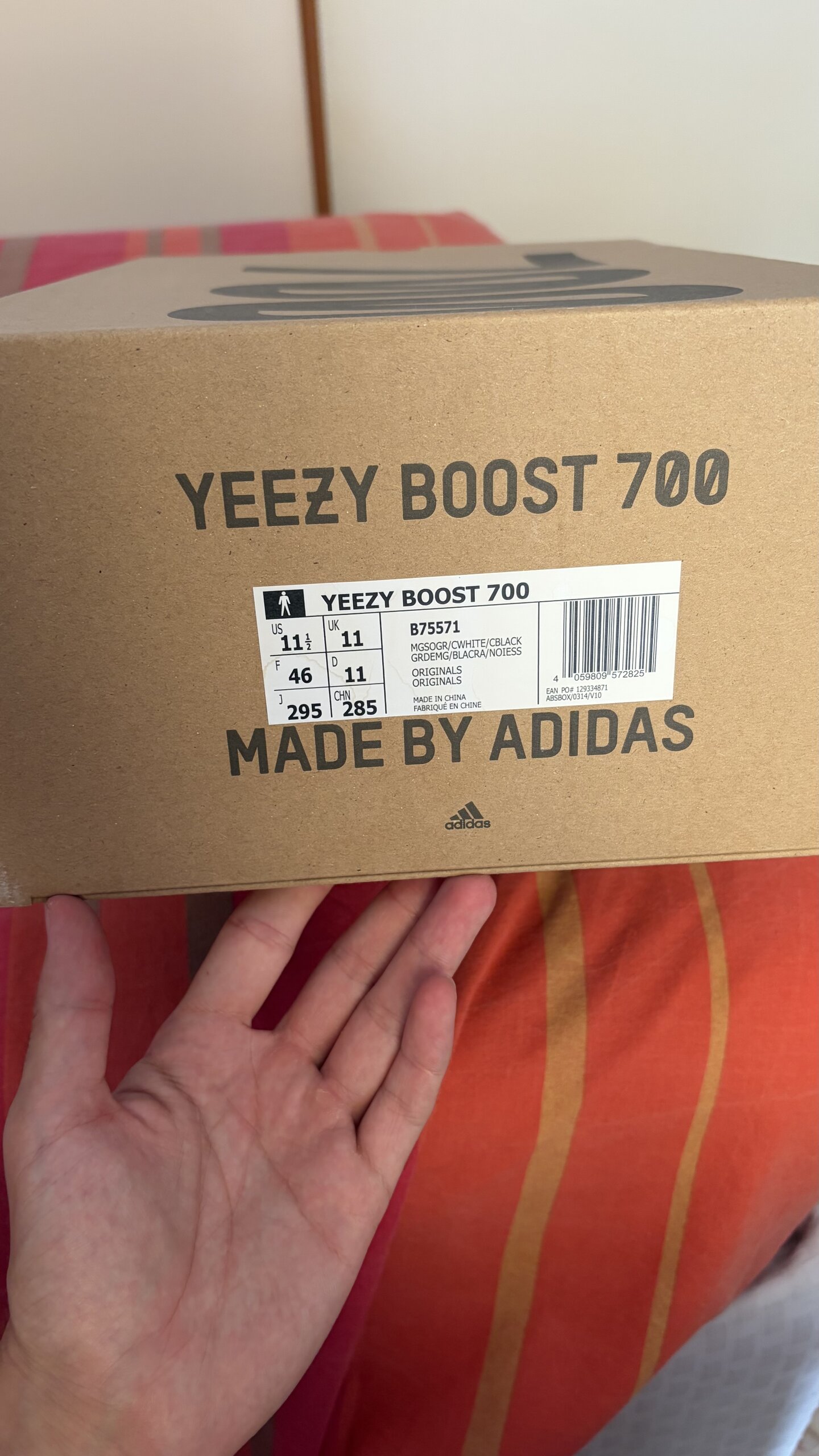 Yeezy Boost 700 'Wave Runner' photo 7