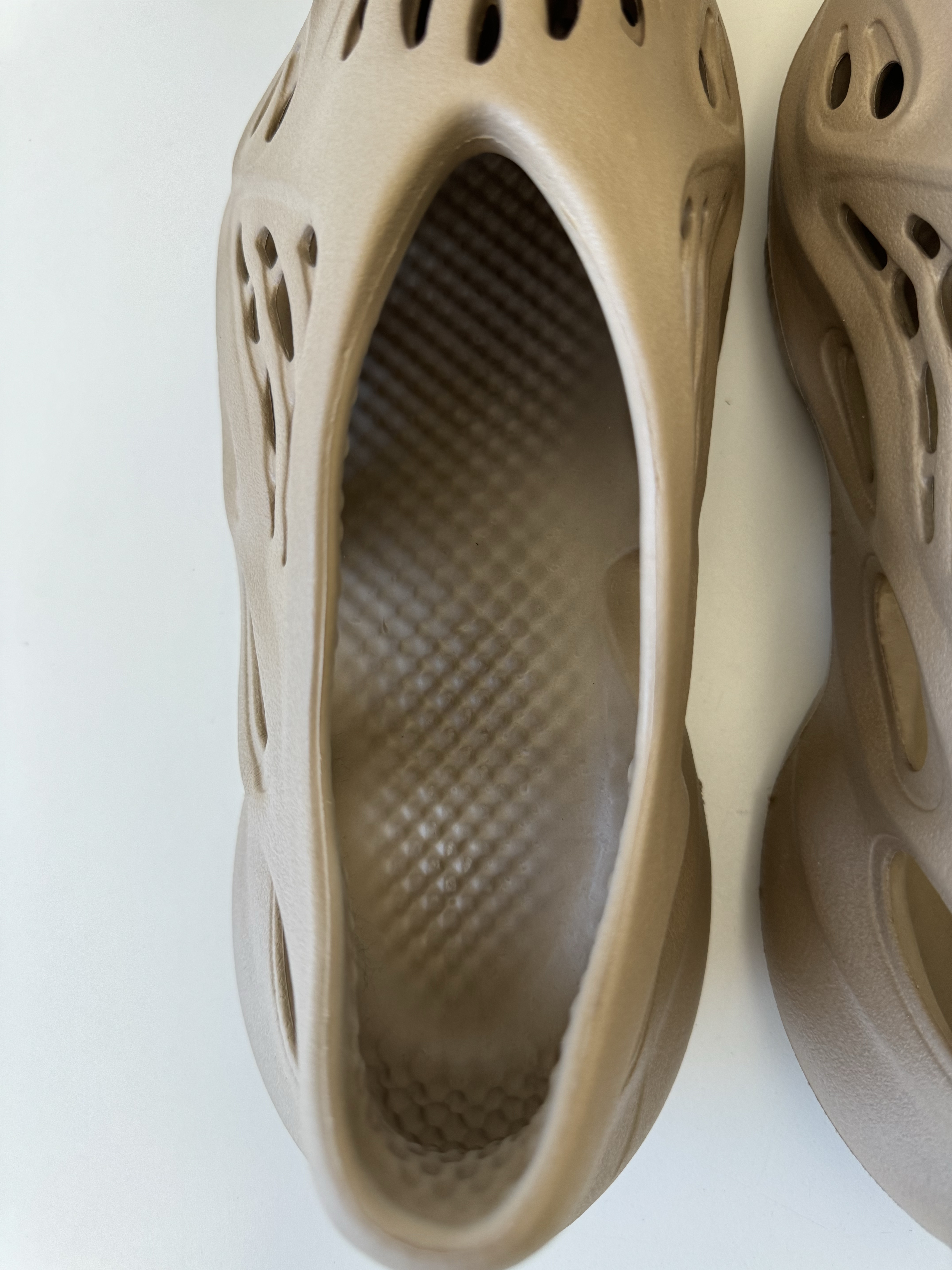 Yeezy Foam Runner Mist photo 3