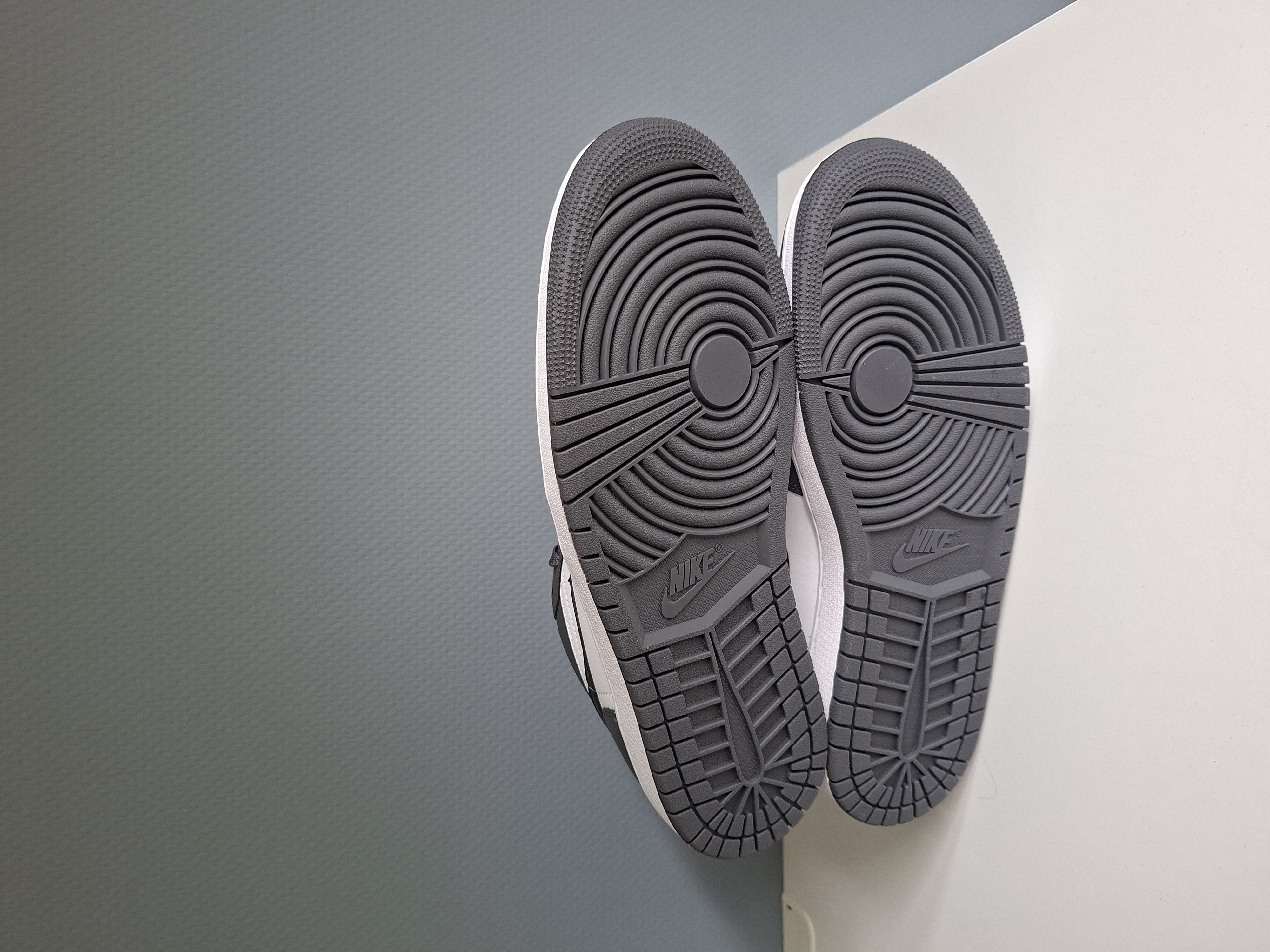 Air Jordan 1 Low 'Iron Grey' (2024) photo 5