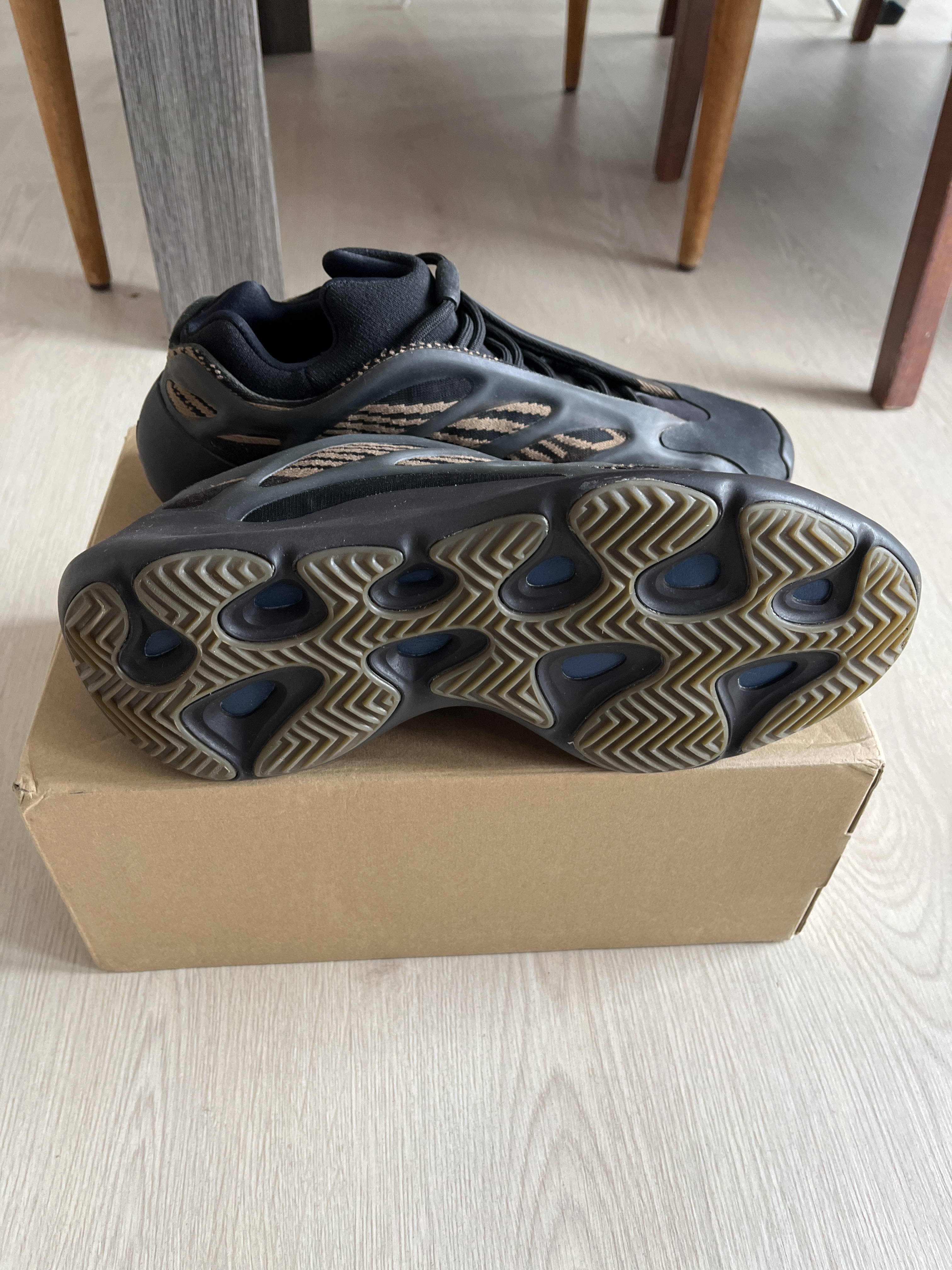 Yeezy 700 V3 'Clay Brown' (2020) photo 9