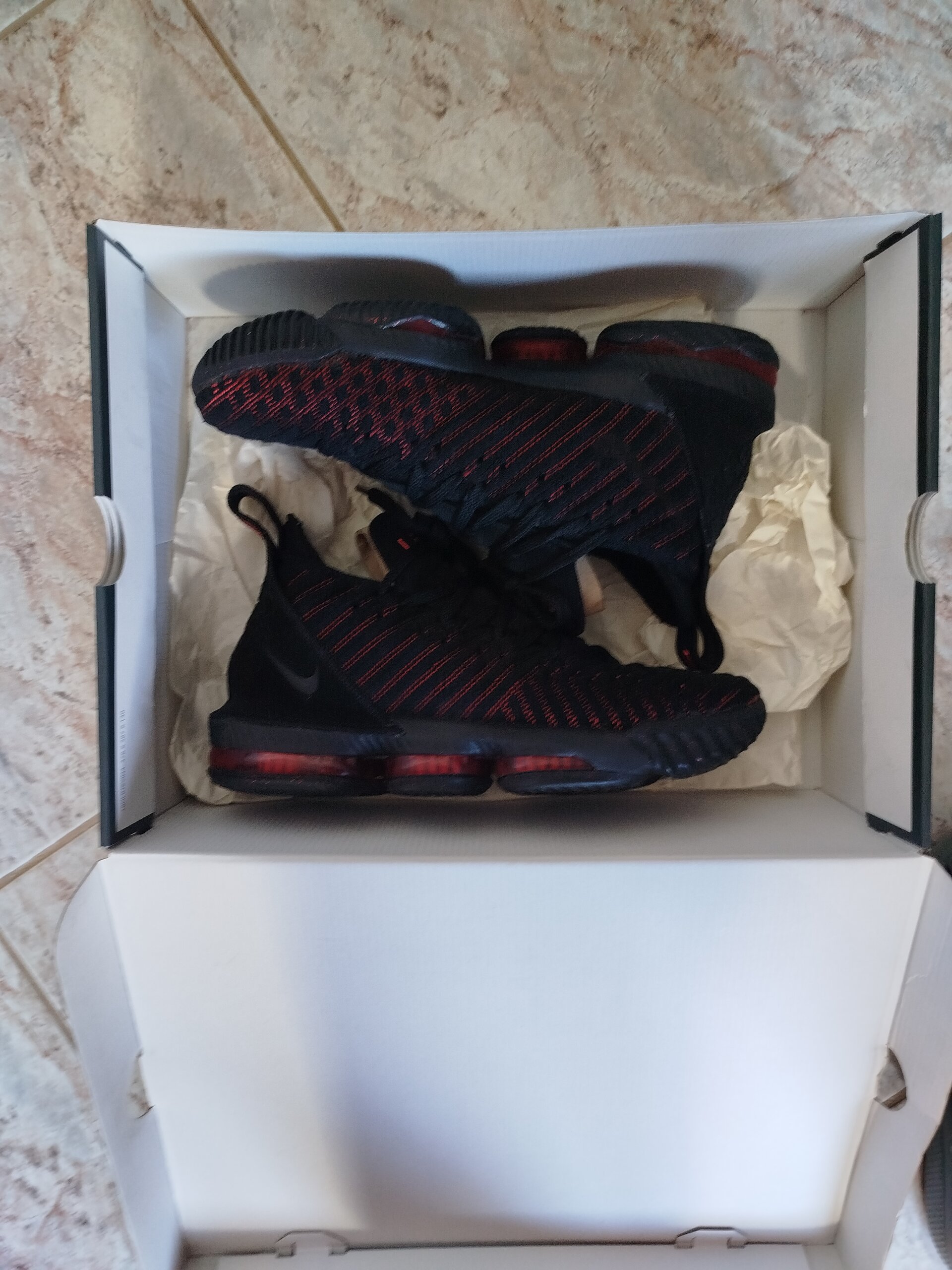 Nike LeBron XVI 16 'Fresh Bred' (2018) photo 8