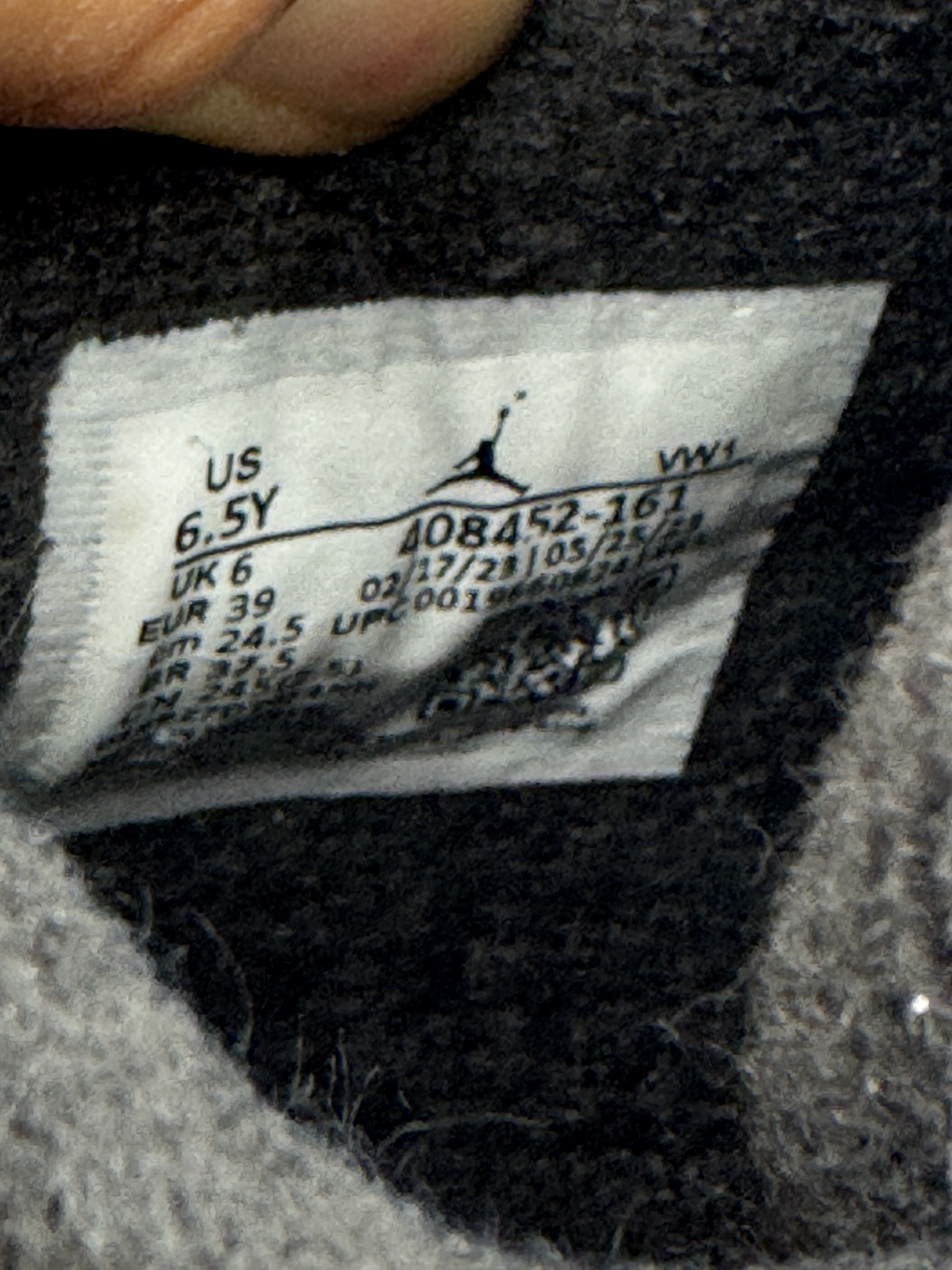 Air Jordan 4 Retro GS 'Red Cement' (2023) photo 6