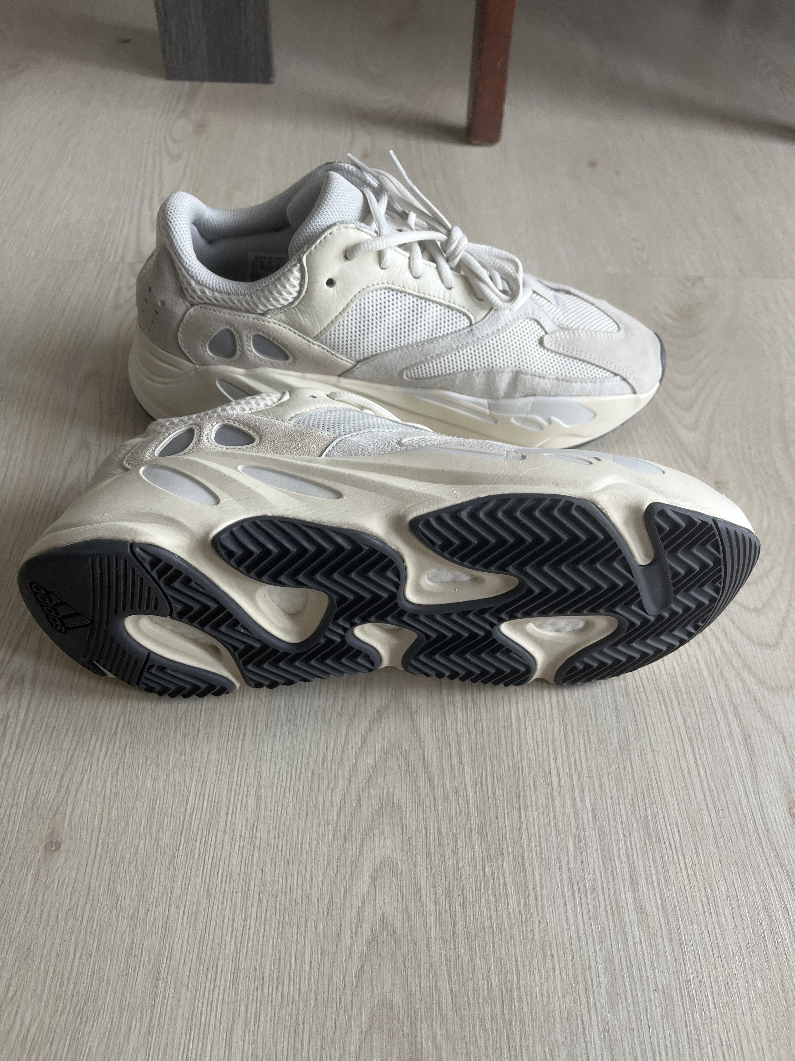 Yeezy Boost 700 'Analog' photo 9