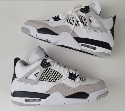 Air Jordan 4 'Military Black' (2022)