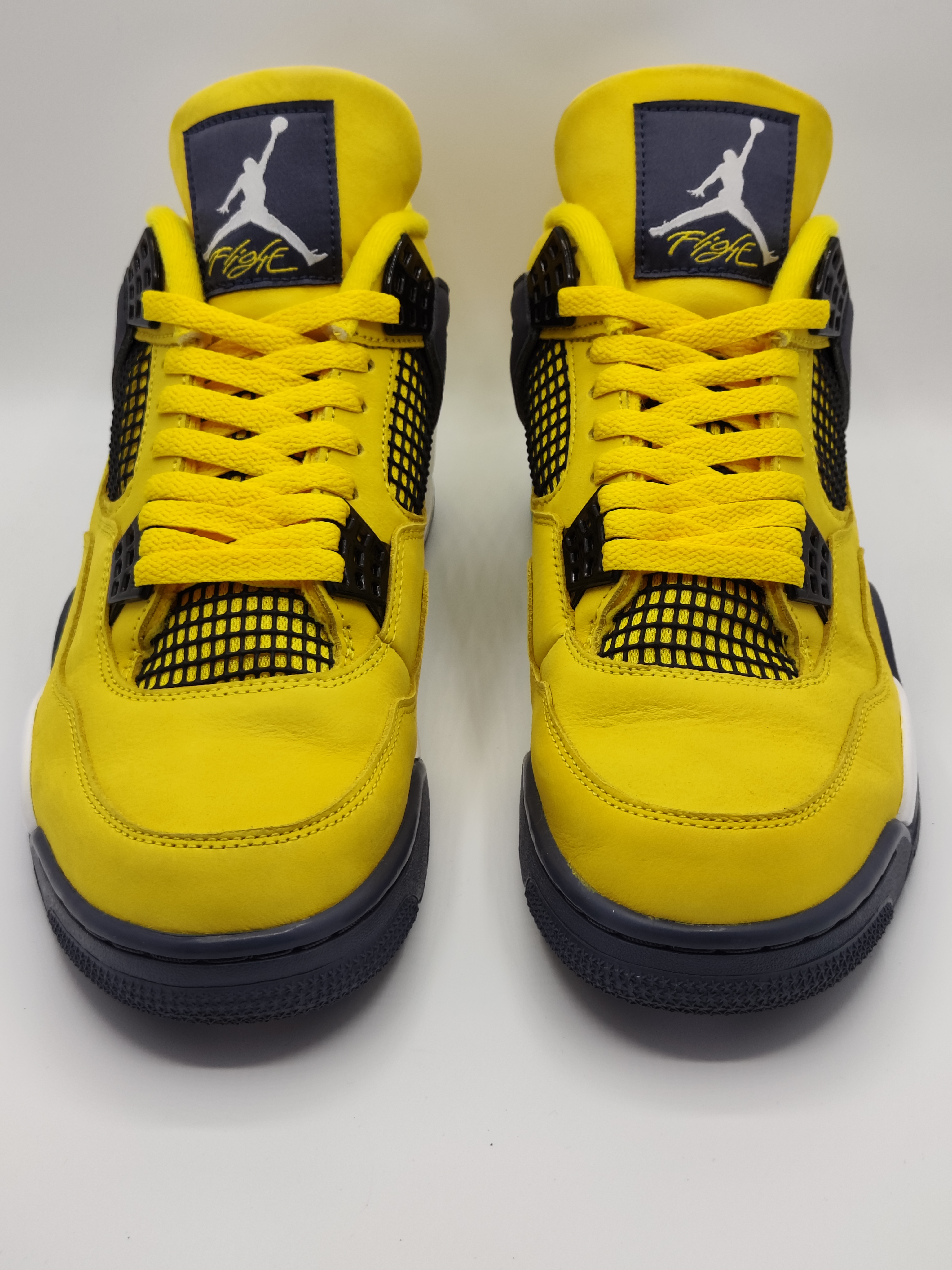 Air Jordan 4 Retro 'Lightning' (2021) photo 3
