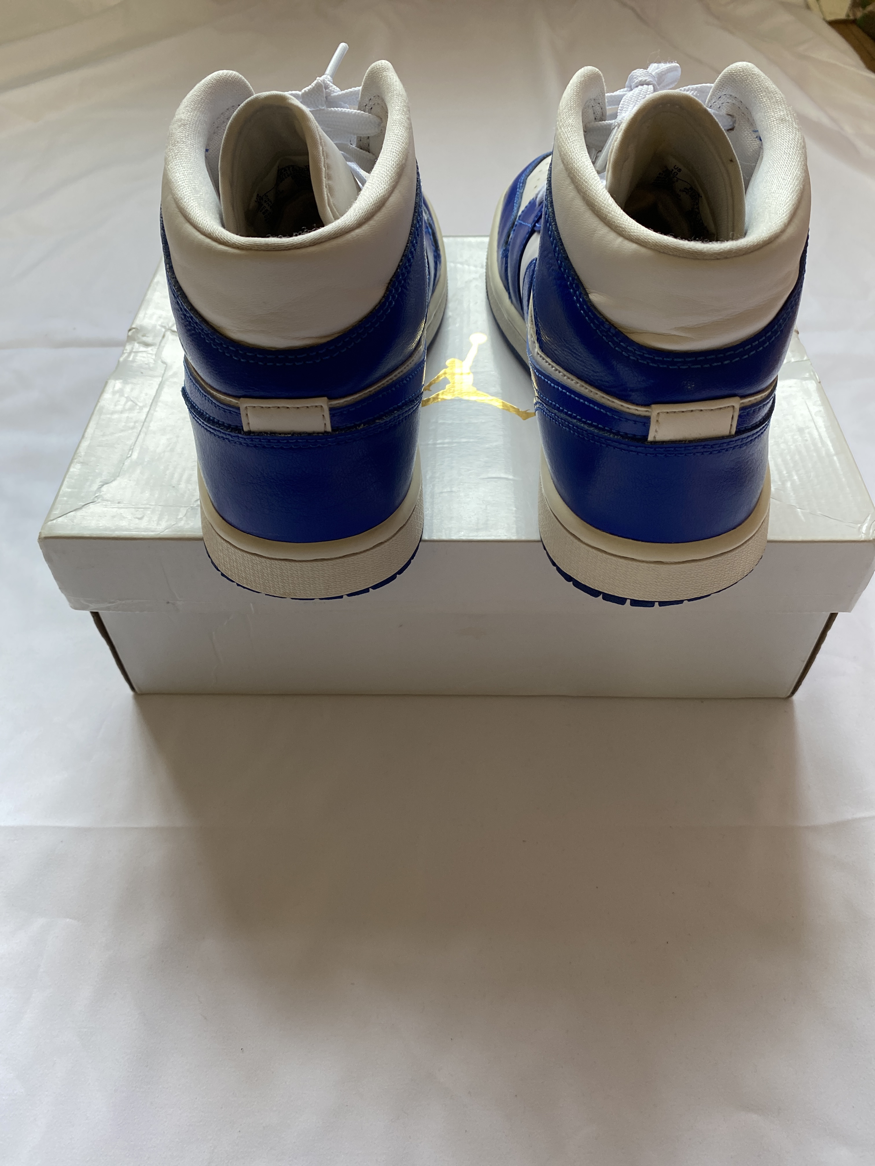 Air Jordan 1 Mid WMNS 'Kentucky' (2021) photo 4