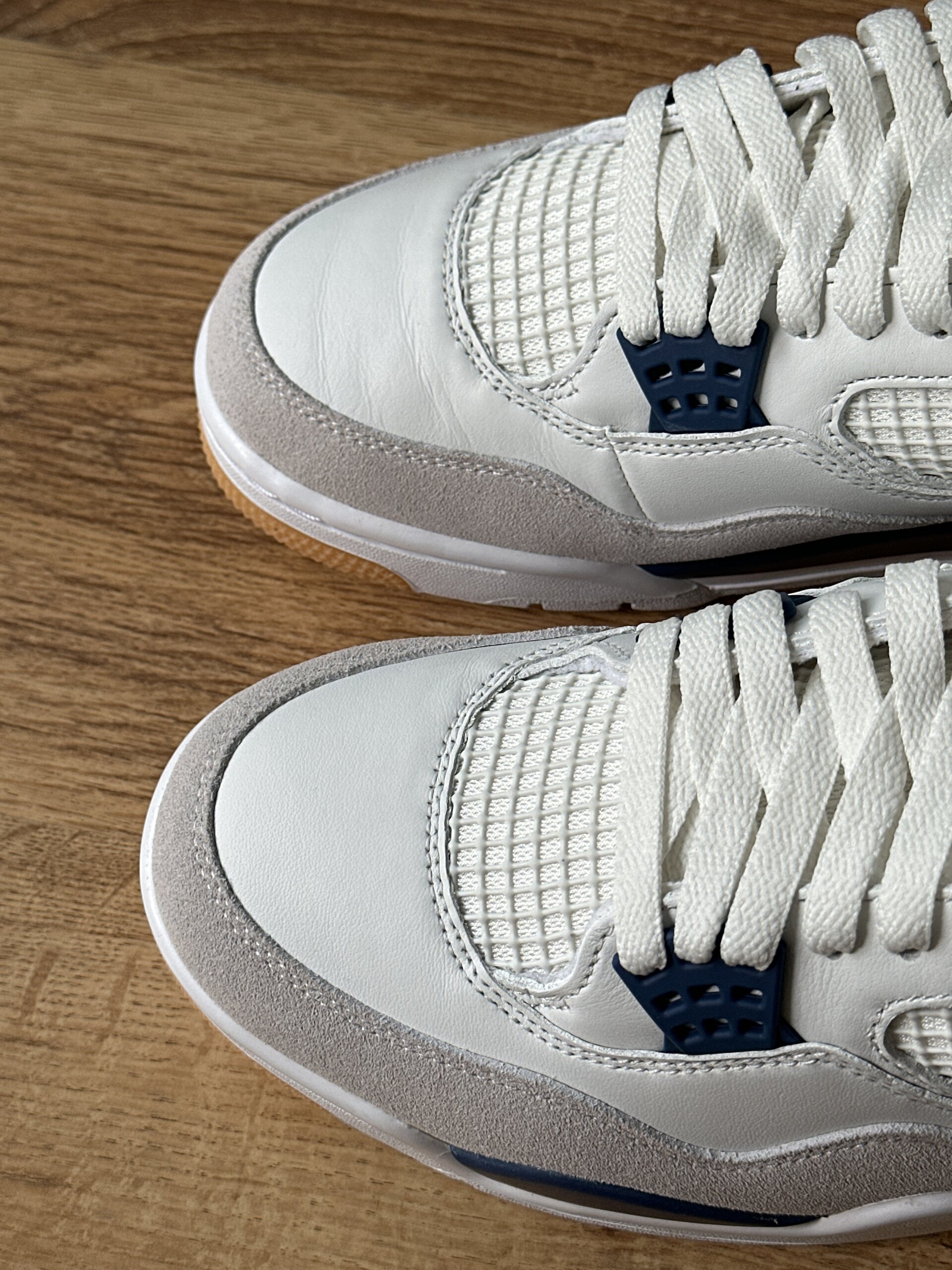 Nike SB x Air Jordan 4 'Navy' (2025) photo 9