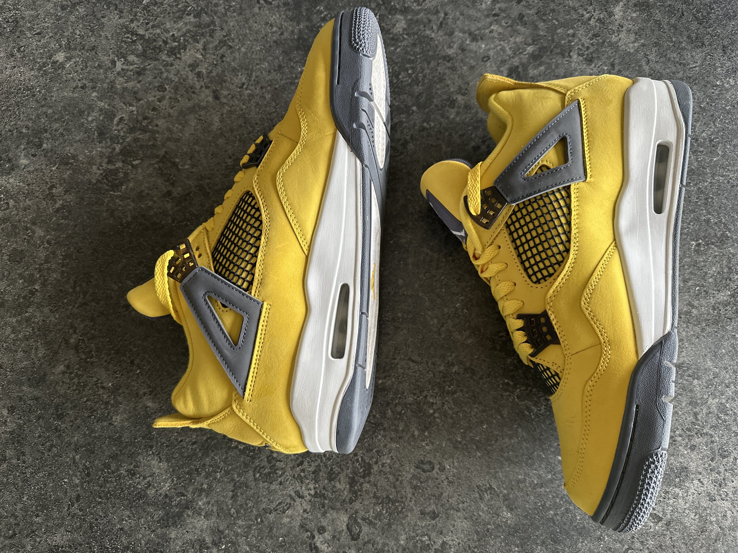Air Jordan 4 Retro 'Lightning' (2021) photo 2