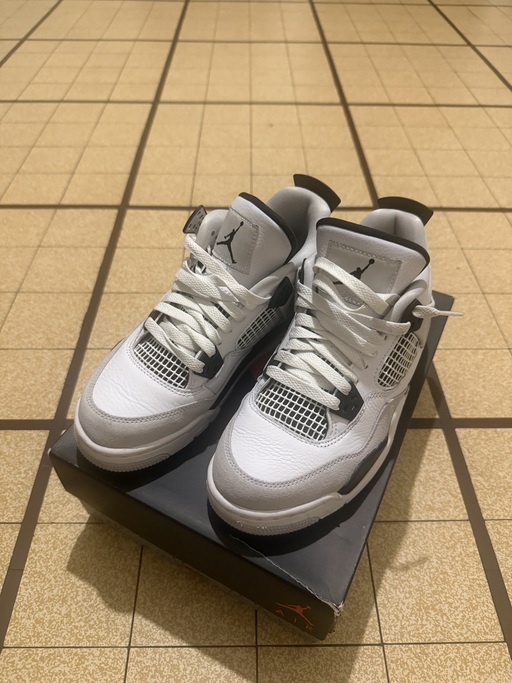 Air Jordan 4 GS Military Black (2022)