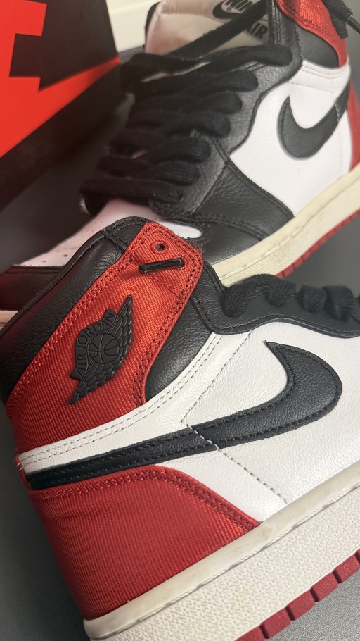 Air Jordan 1 Retro High WMNS 'Satin Black Toe' (2019)