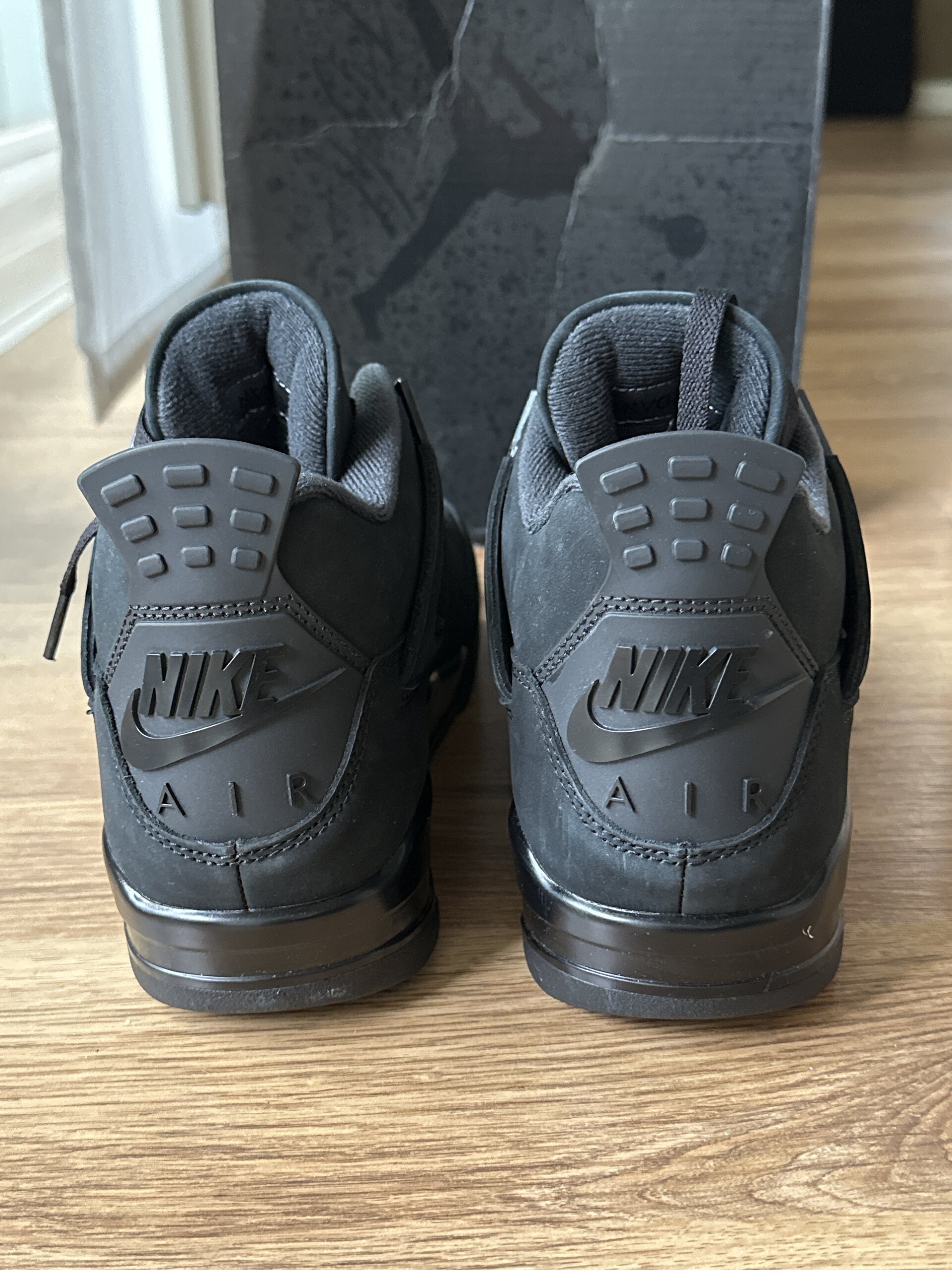 Air Jordan 4 Retro 'Black Cat' (2025) photo 4