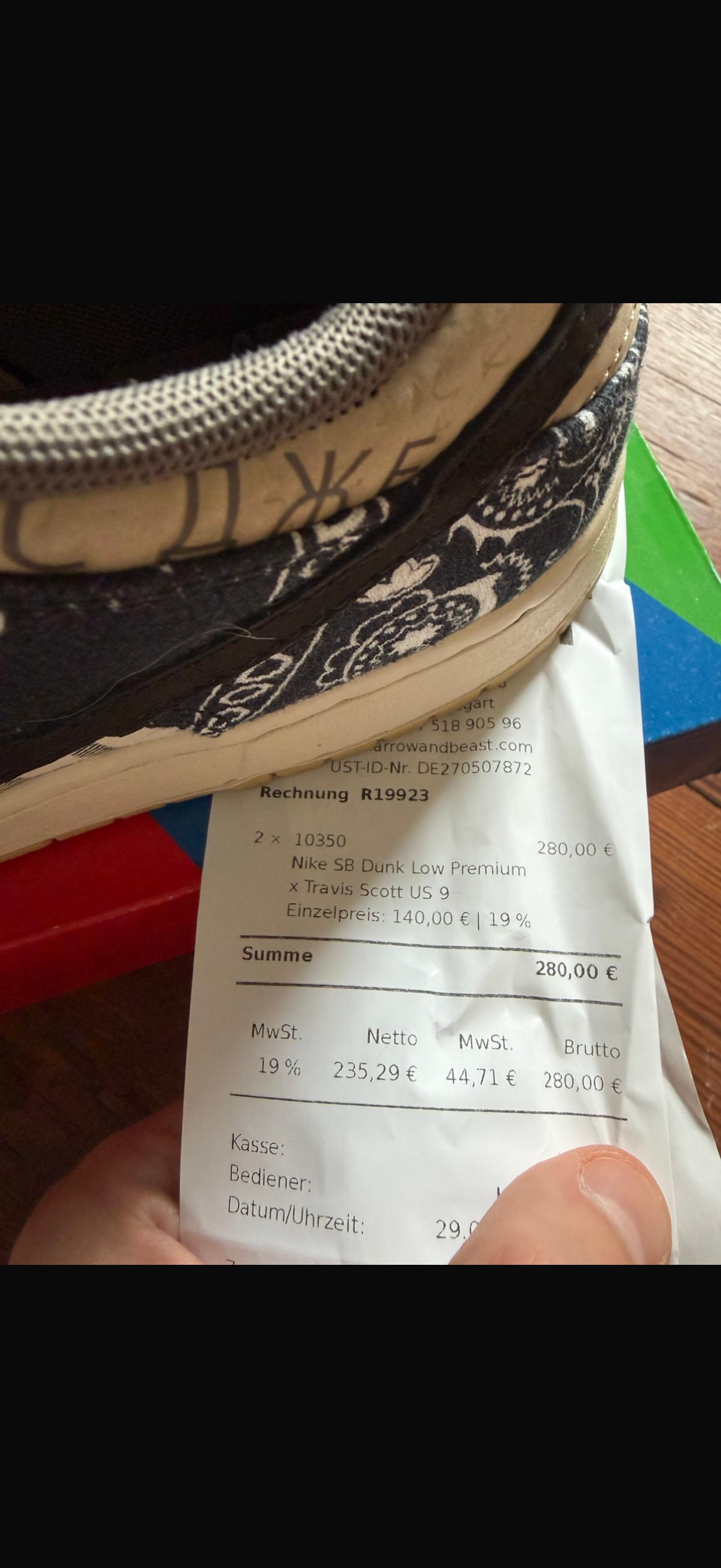 Nike SB x Travis Scott Dunk Low 'Cactus Jack' (2020) photo 2